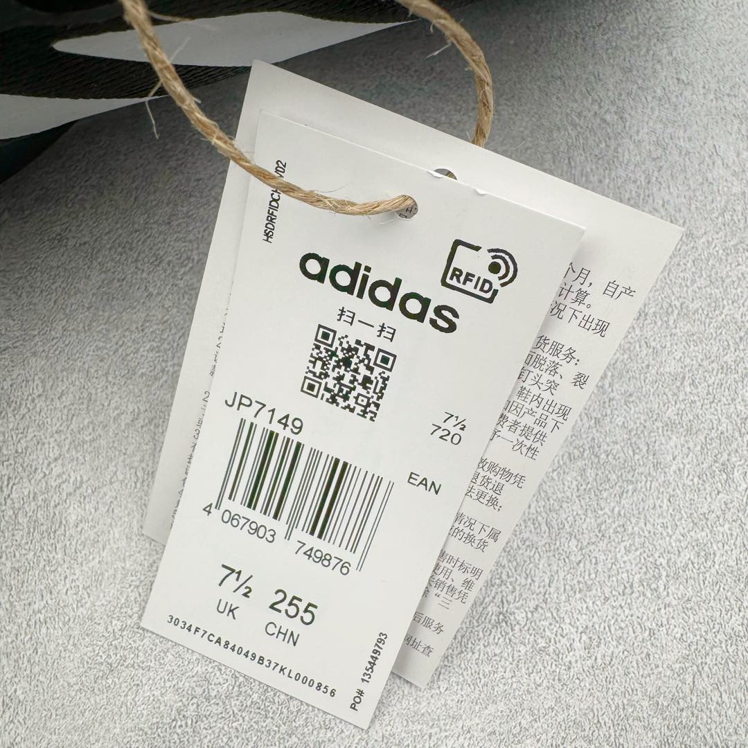 图片[13]-＃纯原 AD Adizero Eva SL M 零度进化版系列低帮轻便透气竞速休闲运动慢跑鞋 JP7149 相信大家对去年 adidas 横空出世的「顶级超跑」adiZero Adios Pro EVO 1 记忆犹新！不仅登顶阿迪史上最轻跑鞋宝座，更在接下来的全球马拉松赛事中，持续书写着惊人成绩，被网友戏称新一代「阿迪神鞋」全网刷屏！极简设计语言与强烈速度感和存在感的鞋侧三线，让人过目不忘，特别种草！其中定位于中长跑训练的 adidas Adizero Evo SL，整体外观造型与 adiZero Adios Pro EVO 1 非常相似。中底配置方面搭载全掌 Lightstrike Pro，鞋面采用透气网面示人，契合日常训练鞋的定位，更加耐用。外底给到了马牌橡胶，及类似上代竞速旗舰 adidas Adizero Adios Pro 3 区域分布。整体看下来无论是外观的鲜明辨识度，还是配置的扎实程度都很顶。尺码：36 36⅔ 37⅓ 38 38⅔ 39⅓ 40 40⅔ 41⅓ 42 42⅔ 43⅓ 44 45-选品中心