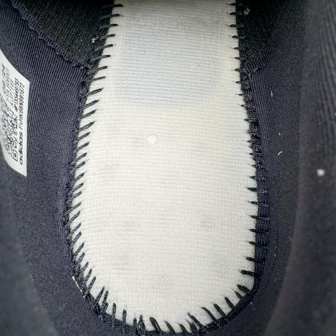 图片[10]-＃纯原 AD Adizero Eva SL M 零度进化版系列低帮轻便透气竞速休闲运动慢跑鞋 JP7149 相信大家对去年 adidas 横空出世的「顶级超跑」adiZero Adios Pro EVO 1 记忆犹新！不仅登顶阿迪史上最轻跑鞋宝座，更在接下来的全球马拉松赛事中，持续书写着惊人成绩，被网友戏称新一代「阿迪神鞋」全网刷屏！极简设计语言与强烈速度感和存在感的鞋侧三线，让人过目不忘，特别种草！其中定位于中长跑训练的 adidas Adizero Evo SL，整体外观造型与 adiZero Adios Pro EVO 1 非常相似。中底配置方面搭载全掌 Lightstrike Pro，鞋面采用透气网面示人，契合日常训练鞋的定位，更加耐用。外底给到了马牌橡胶，及类似上代竞速旗舰 adidas Adizero Adios Pro 3 区域分布。整体看下来无论是外观的鲜明辨识度，还是配置的扎实程度都很顶。尺码：36 36⅔ 37⅓ 38 38⅔ 39⅓ 40 40⅔ 41⅓ 42 42⅔ 43⅓ 44 45-选品中心