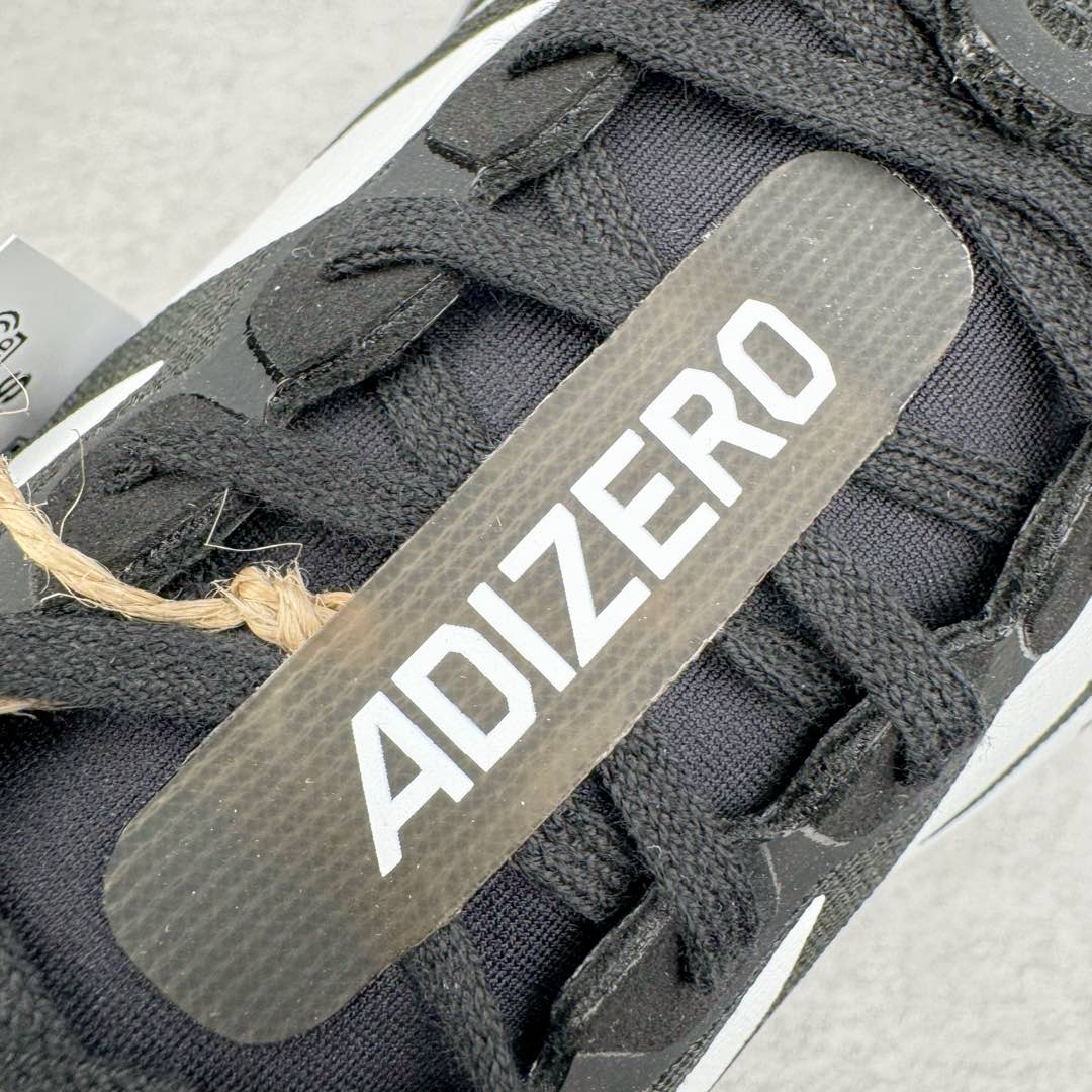 图片[14]-＃纯原 AD Adizero Eva SL M 零度进化版系列低帮轻便透气竞速休闲运动慢跑鞋 JP7149 相信大家对去年 adidas 横空出世的「顶级超跑」adiZero Adios Pro EVO 1 记忆犹新！不仅登顶阿迪史上最轻跑鞋宝座，更在接下来的全球马拉松赛事中，持续书写着惊人成绩，被网友戏称新一代「阿迪神鞋」全网刷屏！极简设计语言与强烈速度感和存在感的鞋侧三线，让人过目不忘，特别种草！其中定位于中长跑训练的 adidas Adizero Evo SL，整体外观造型与 adiZero Adios Pro EVO 1 非常相似。中底配置方面搭载全掌 Lightstrike Pro，鞋面采用透气网面示人，契合日常训练鞋的定位，更加耐用。外底给到了马牌橡胶，及类似上代竞速旗舰 adidas Adizero Adios Pro 3 区域分布。整体看下来无论是外观的鲜明辨识度，还是配置的扎实程度都很顶。尺码：36 36⅔ 37⅓ 38 38⅔ 39⅓ 40 40⅔ 41⅓ 42 42⅔ 43⅓ 44 45-选品中心