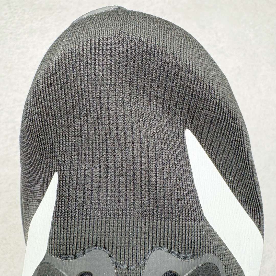 图片[15]-＃纯原 AD Adizero Eva SL M 零度进化版系列低帮轻便透气竞速休闲运动慢跑鞋 JP7149 相信大家对去年 adidas 横空出世的「顶级超跑」adiZero Adios Pro EVO 1 记忆犹新！不仅登顶阿迪史上最轻跑鞋宝座，更在接下来的全球马拉松赛事中，持续书写着惊人成绩，被网友戏称新一代「阿迪神鞋」全网刷屏！极简设计语言与强烈速度感和存在感的鞋侧三线，让人过目不忘，特别种草！其中定位于中长跑训练的 adidas Adizero Evo SL，整体外观造型与 adiZero Adios Pro EVO 1 非常相似。中底配置方面搭载全掌 Lightstrike Pro，鞋面采用透气网面示人，契合日常训练鞋的定位，更加耐用。外底给到了马牌橡胶，及类似上代竞速旗舰 adidas Adizero Adios Pro 3 区域分布。整体看下来无论是外观的鲜明辨识度，还是配置的扎实程度都很顶。尺码：36 36⅔ 37⅓ 38 38⅔ 39⅓ 40 40⅔ 41⅓ 42 42⅔ 43⅓ 44 45-选品中心