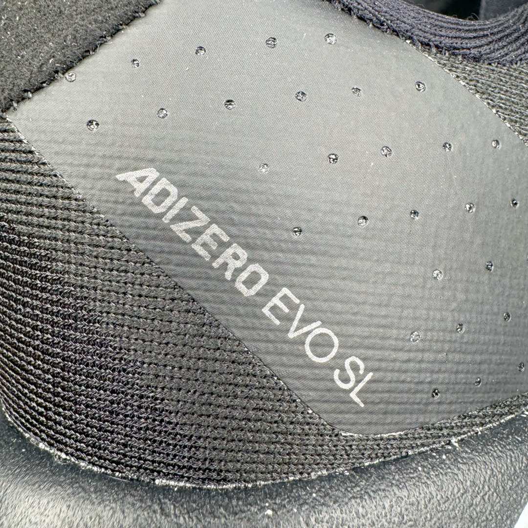 图片[17]-＃纯原 AD Adizero Eva SL M 零度进化版系列低帮轻便透气竞速休闲运动慢跑鞋 JP7149 相信大家对去年 adidas 横空出世的「顶级超跑」adiZero Adios Pro EVO 1 记忆犹新！不仅登顶阿迪史上最轻跑鞋宝座，更在接下来的全球马拉松赛事中，持续书写着惊人成绩，被网友戏称新一代「阿迪神鞋」全网刷屏！极简设计语言与强烈速度感和存在感的鞋侧三线，让人过目不忘，特别种草！其中定位于中长跑训练的 adidas Adizero Evo SL，整体外观造型与 adiZero Adios Pro EVO 1 非常相似。中底配置方面搭载全掌 Lightstrike Pro，鞋面采用透气网面示人，契合日常训练鞋的定位，更加耐用。外底给到了马牌橡胶，及类似上代竞速旗舰 adidas Adizero Adios Pro 3 区域分布。整体看下来无论是外观的鲜明辨识度，还是配置的扎实程度都很顶。尺码：36 36⅔ 37⅓ 38 38⅔ 39⅓ 40 40⅔ 41⅓ 42 42⅔ 43⅓ 44 45-选品中心