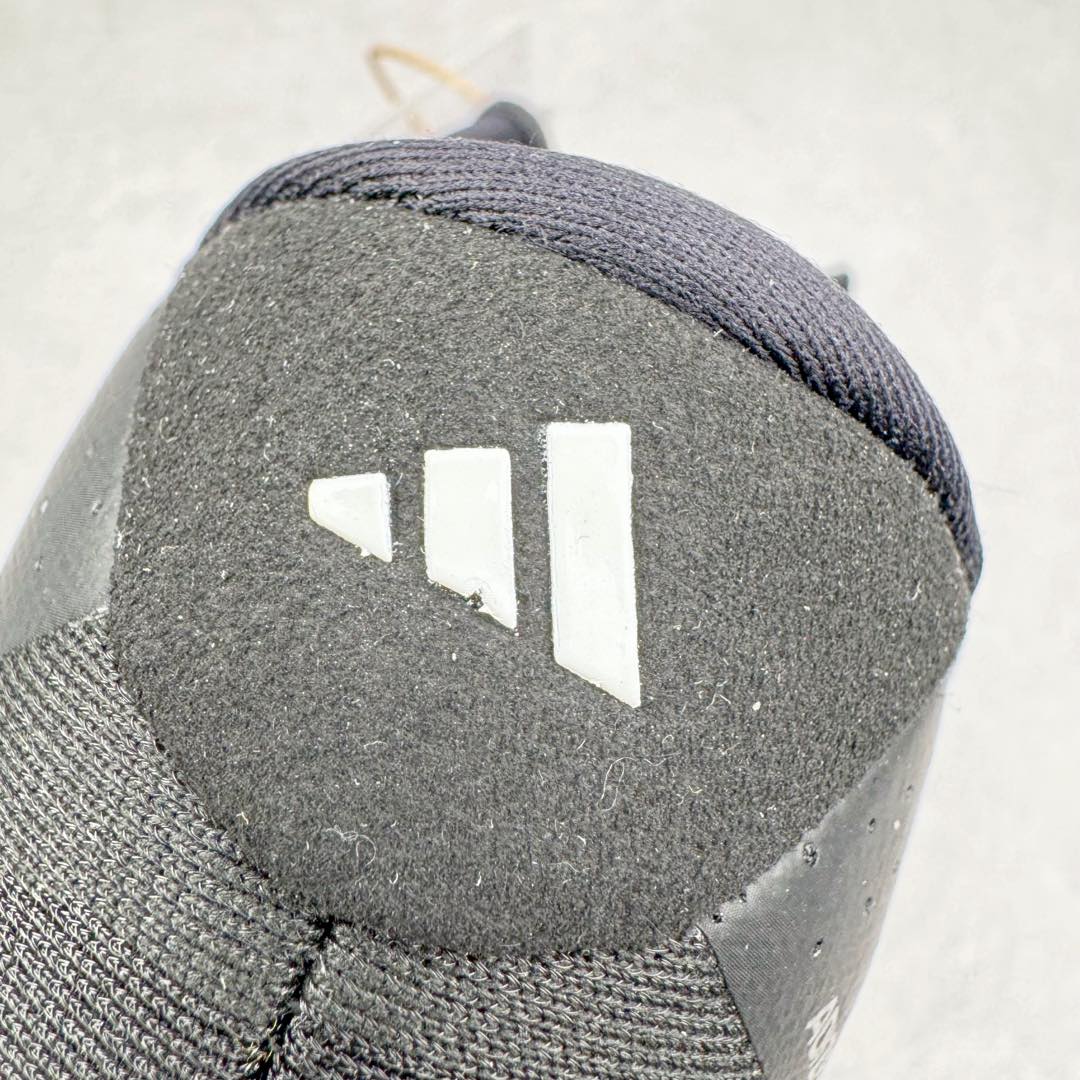 图片[16]-＃纯原 AD Adizero Eva SL M 零度进化版系列低帮轻便透气竞速休闲运动慢跑鞋 JP7149 相信大家对去年 adidas 横空出世的「顶级超跑」adiZero Adios Pro EVO 1 记忆犹新！不仅登顶阿迪史上最轻跑鞋宝座，更在接下来的全球马拉松赛事中，持续书写着惊人成绩，被网友戏称新一代「阿迪神鞋」全网刷屏！极简设计语言与强烈速度感和存在感的鞋侧三线，让人过目不忘，特别种草！其中定位于中长跑训练的 adidas Adizero Evo SL，整体外观造型与 adiZero Adios Pro EVO 1 非常相似。中底配置方面搭载全掌 Lightstrike Pro，鞋面采用透气网面示人，契合日常训练鞋的定位，更加耐用。外底给到了马牌橡胶，及类似上代竞速旗舰 adidas Adizero Adios Pro 3 区域分布。整体看下来无论是外观的鲜明辨识度，还是配置的扎实程度都很顶。尺码：36 36⅔ 37⅓ 38 38⅔ 39⅓ 40 40⅔ 41⅓ 42 42⅔ 43⅓ 44 45-选品中心