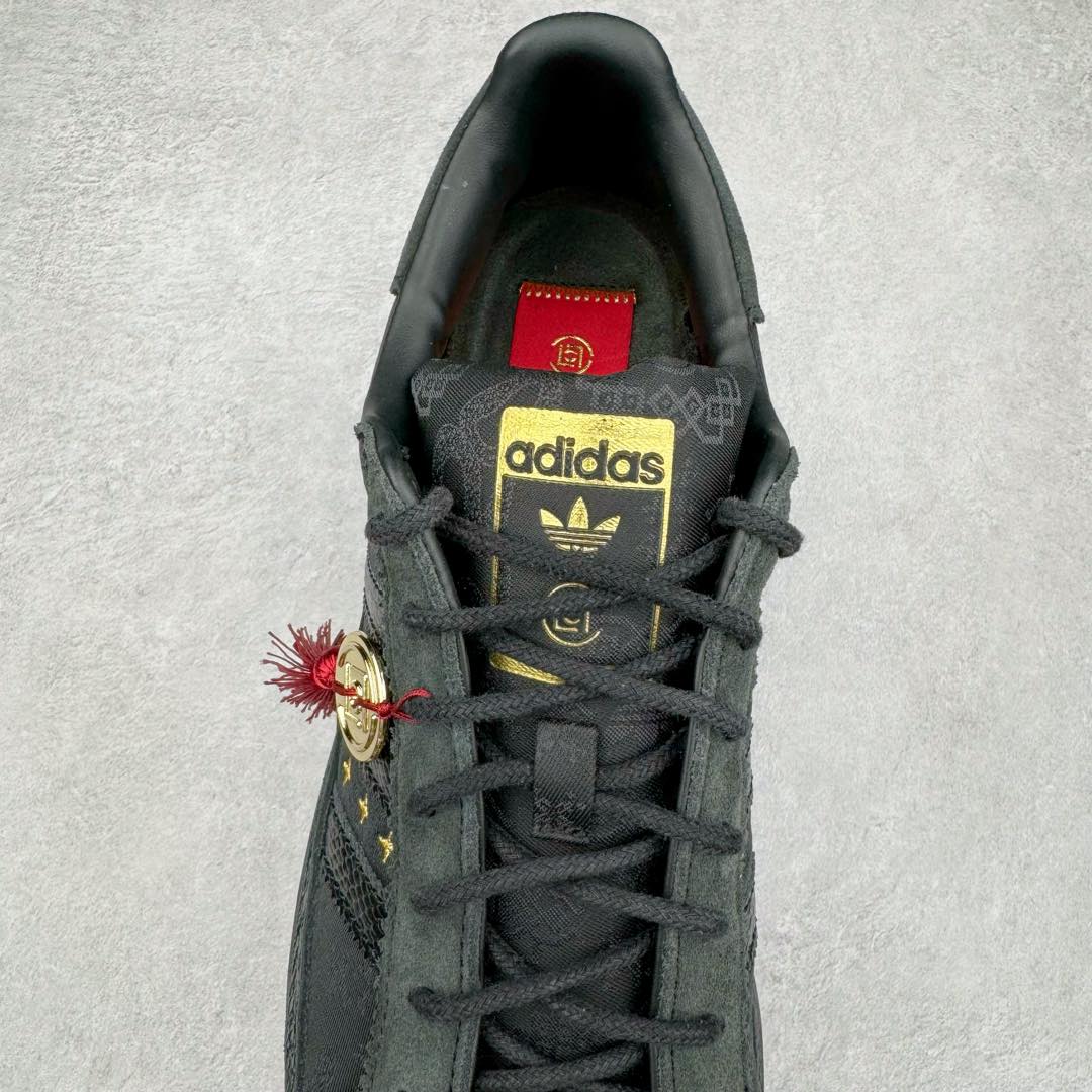 图片[5]-＃纯原 CLOT x AD Originals Superstar “Chinese New Year” 贝壳头联名蛇年限定 黑丝绸 JR5114 如今各个品牌都非常重视春节主题鞋款的打造，这其中也包括我们非常熟知的CLOT。CLOT为即将到来的蛇年准备的是一双与adidas Originals联手打造的Superstar。这双鞋的整体设计思路和风格可以说很CLOT，最大的特点就是鞋身选用了丝绸材质，并且上面还带有CLOT和三叶草的图案标识，而鞋侧的标志性三道杠也加入了蛇鳞纹理来呼应主题。鞋款整体选用了易穿搭的黑色作为主色调，鞋带扣、古币挂饰以及鞋舌的双方标识均使用了金色，而加厚的锯齿形外底以及标志性的贝壳头无疑把鞋款的独特属性进一步展现出来。尺码：36 36.5 37.5 38 38.5 39 40 40.5 41 42 42.5 43 44 44.5 45 46-选品中心