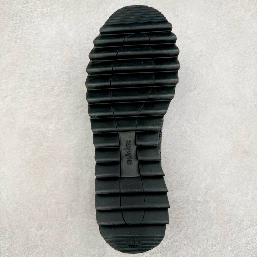 图片[9]-＃纯原 CLOT x AD Originals Superstar “Chinese New Year” 贝壳头联名蛇年限定 黑丝绸 JR5114 如今各个品牌都非常重视春节主题鞋款的打造，这其中也包括我们非常熟知的CLOT。CLOT为即将到来的蛇年准备的是一双与adidas Originals联手打造的Superstar。这双鞋的整体设计思路和风格可以说很CLOT，最大的特点就是鞋身选用了丝绸材质，并且上面还带有CLOT和三叶草的图案标识，而鞋侧的标志性三道杠也加入了蛇鳞纹理来呼应主题。鞋款整体选用了易穿搭的黑色作为主色调，鞋带扣、古币挂饰以及鞋舌的双方标识均使用了金色，而加厚的锯齿形外底以及标志性的贝壳头无疑把鞋款的独特属性进一步展现出来。尺码：36 36.5 37.5 38 38.5 39 40 40.5 41 42 42.5 43 44 44.5 45 46-选品中心