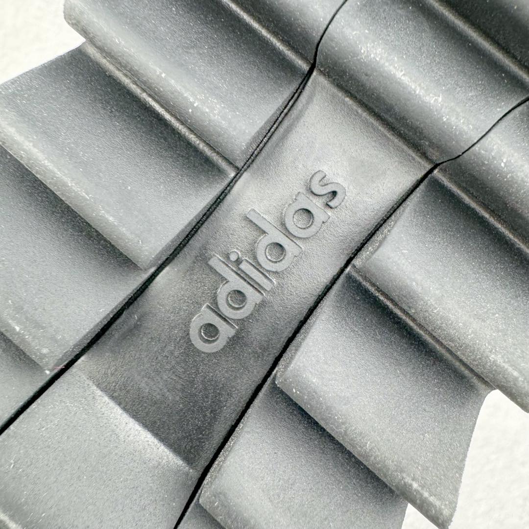 图片[13]-＃纯原 CLOT x AD Originals Superstar “Chinese New Year” 贝壳头联名蛇年限定 黑丝绸 JR5114 如今各个品牌都非常重视春节主题鞋款的打造，这其中也包括我们非常熟知的CLOT。CLOT为即将到来的蛇年准备的是一双与adidas Originals联手打造的Superstar。这双鞋的整体设计思路和风格可以说很CLOT，最大的特点就是鞋身选用了丝绸材质，并且上面还带有CLOT和三叶草的图案标识，而鞋侧的标志性三道杠也加入了蛇鳞纹理来呼应主题。鞋款整体选用了易穿搭的黑色作为主色调，鞋带扣、古币挂饰以及鞋舌的双方标识均使用了金色，而加厚的锯齿形外底以及标志性的贝壳头无疑把鞋款的独特属性进一步展现出来。尺码：36 36.5 37.5 38 38.5 39 40 40.5 41 42 42.5 43 44 44.5 45 46-选品中心