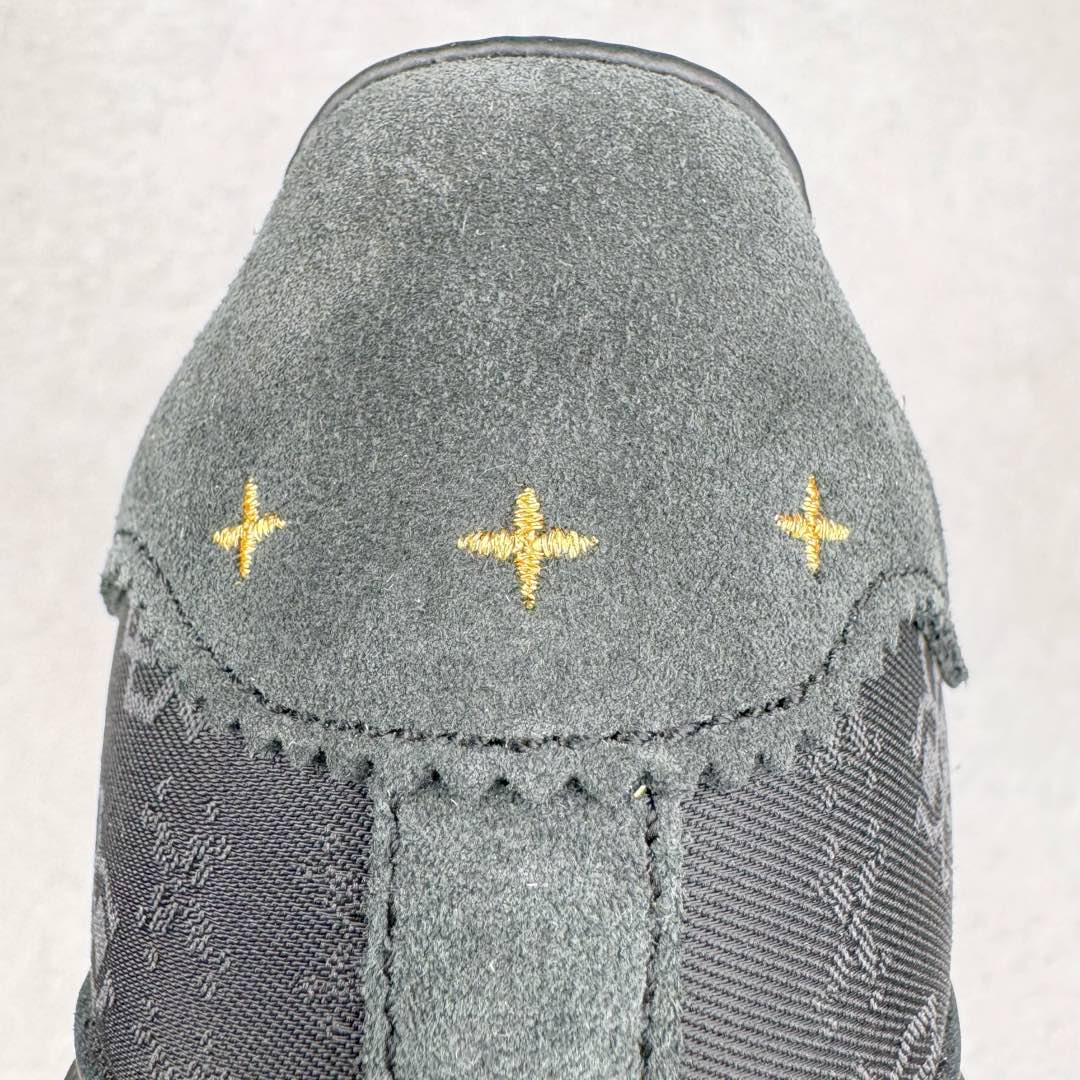 图片[14]-＃纯原 CLOT x AD Originals Superstar “Chinese New Year” 贝壳头联名蛇年限定 黑丝绸 JR5114 如今各个品牌都非常重视春节主题鞋款的打造，这其中也包括我们非常熟知的CLOT。CLOT为即将到来的蛇年准备的是一双与adidas Originals联手打造的Superstar。这双鞋的整体设计思路和风格可以说很CLOT，最大的特点就是鞋身选用了丝绸材质，并且上面还带有CLOT和三叶草的图案标识，而鞋侧的标志性三道杠也加入了蛇鳞纹理来呼应主题。鞋款整体选用了易穿搭的黑色作为主色调，鞋带扣、古币挂饰以及鞋舌的双方标识均使用了金色，而加厚的锯齿形外底以及标志性的贝壳头无疑把鞋款的独特属性进一步展现出来。尺码：36 36.5 37.5 38 38.5 39 40 40.5 41 42 42.5 43 44 44.5 45 46-选品中心