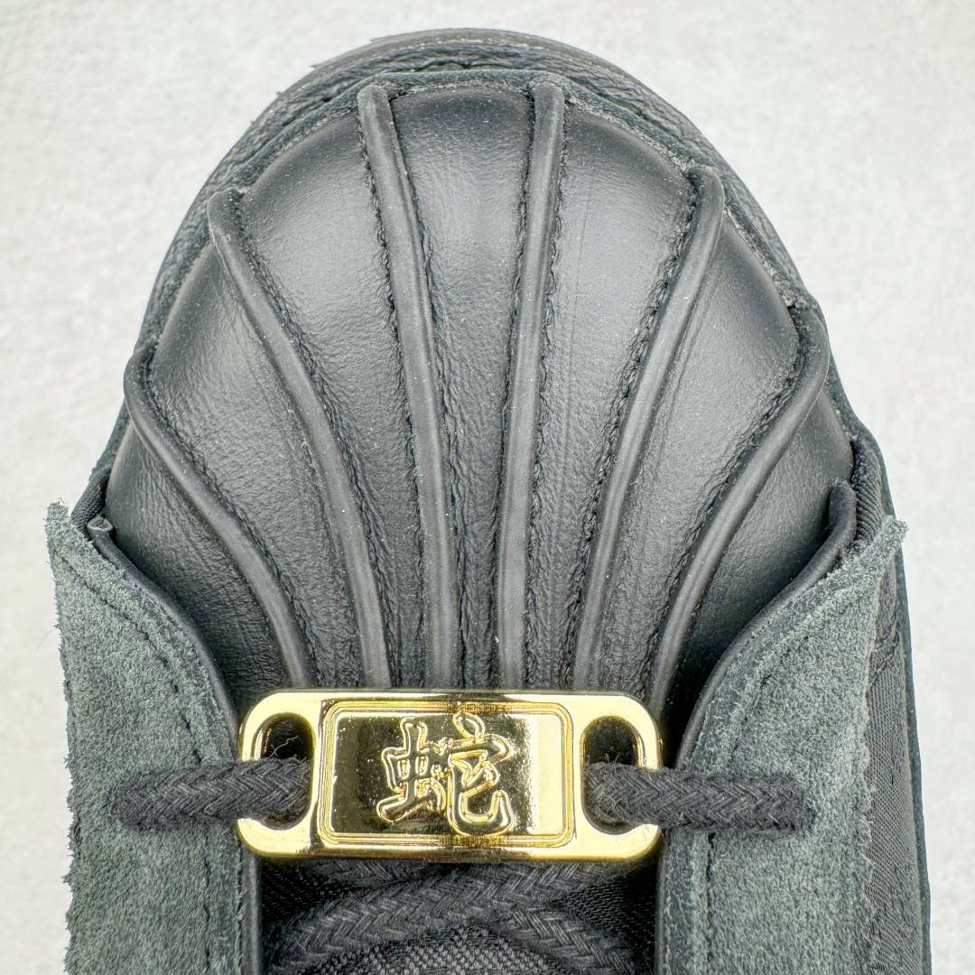 图片[10]-＃纯原 CLOT x AD Originals Superstar “Chinese New Year” 贝壳头联名蛇年限定 黑丝绸 JR5114 如今各个品牌都非常重视春节主题鞋款的打造，这其中也包括我们非常熟知的CLOT。CLOT为即将到来的蛇年准备的是一双与adidas Originals联手打造的Superstar。这双鞋的整体设计思路和风格可以说很CLOT，最大的特点就是鞋身选用了丝绸材质，并且上面还带有CLOT和三叶草的图案标识，而鞋侧的标志性三道杠也加入了蛇鳞纹理来呼应主题。鞋款整体选用了易穿搭的黑色作为主色调，鞋带扣、古币挂饰以及鞋舌的双方标识均使用了金色，而加厚的锯齿形外底以及标志性的贝壳头无疑把鞋款的独特属性进一步展现出来。尺码：36 36.5 37.5 38 38.5 39 40 40.5 41 42 42.5 43 44 44.5 45 46-选品中心