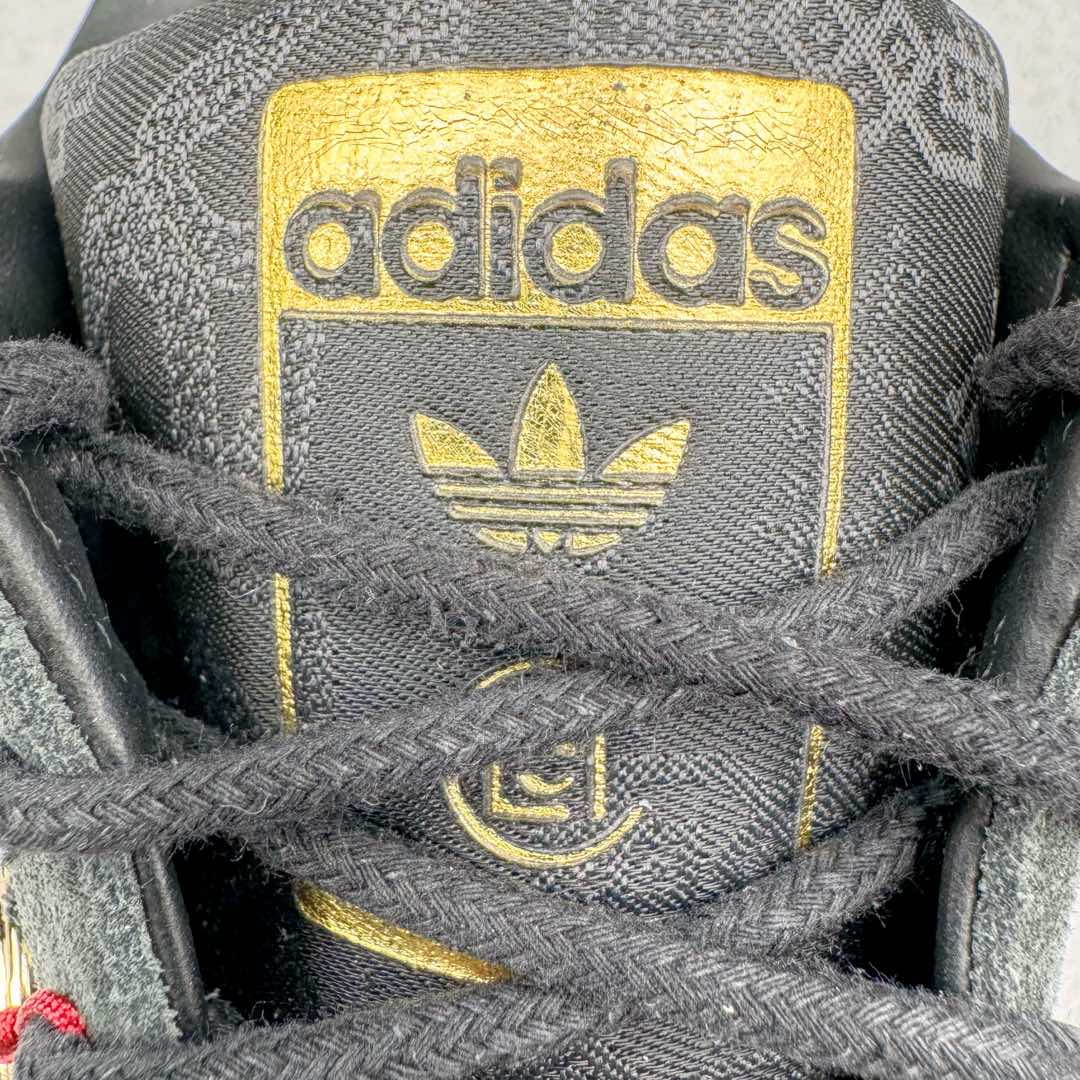图片[17]-＃纯原 CLOT x AD Originals Superstar “Chinese New Year” 贝壳头联名蛇年限定 黑丝绸 JR5114 如今各个品牌都非常重视春节主题鞋款的打造，这其中也包括我们非常熟知的CLOT。CLOT为即将到来的蛇年准备的是一双与adidas Originals联手打造的Superstar。这双鞋的整体设计思路和风格可以说很CLOT，最大的特点就是鞋身选用了丝绸材质，并且上面还带有CLOT和三叶草的图案标识，而鞋侧的标志性三道杠也加入了蛇鳞纹理来呼应主题。鞋款整体选用了易穿搭的黑色作为主色调，鞋带扣、古币挂饰以及鞋舌的双方标识均使用了金色，而加厚的锯齿形外底以及标志性的贝壳头无疑把鞋款的独特属性进一步展现出来。尺码：36 36.5 37.5 38 38.5 39 40 40.5 41 42 42.5 43 44 44.5 45 46-选品中心