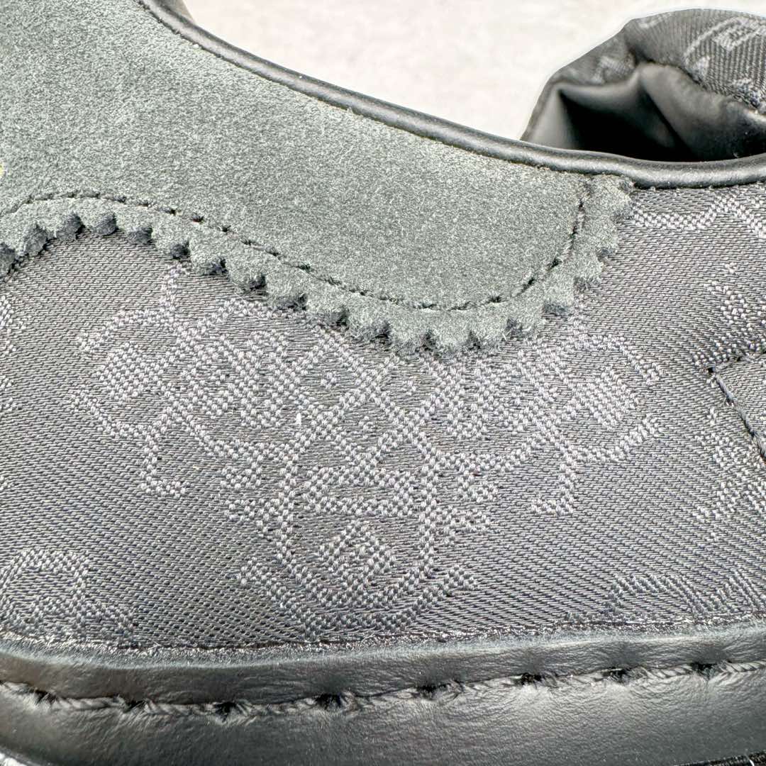 图片[16]-＃纯原 CLOT x AD Originals Superstar “Chinese New Year” 贝壳头联名蛇年限定 黑丝绸 JR5114 如今各个品牌都非常重视春节主题鞋款的打造，这其中也包括我们非常熟知的CLOT。CLOT为即将到来的蛇年准备的是一双与adidas Originals联手打造的Superstar。这双鞋的整体设计思路和风格可以说很CLOT，最大的特点就是鞋身选用了丝绸材质，并且上面还带有CLOT和三叶草的图案标识，而鞋侧的标志性三道杠也加入了蛇鳞纹理来呼应主题。鞋款整体选用了易穿搭的黑色作为主色调，鞋带扣、古币挂饰以及鞋舌的双方标识均使用了金色，而加厚的锯齿形外底以及标志性的贝壳头无疑把鞋款的独特属性进一步展现出来。尺码：36 36.5 37.5 38 38.5 39 40 40.5 41 42 42.5 43 44 44.5 45 46-选品中心