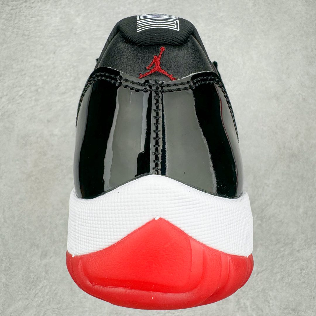 图片[8]-＃KZ神版 Air Jordan AJ11 Low \\\”Bred\\\” 低帮 黑红2025 FV5104-006 市场中端王者 耗时半年巨作 全套原纸板楦头开发 确保原汁原味 完美呈现11代版型 此版本只针对中端市场 皮料材质有所更替 其他数据细节工艺流程均保持一致绝不口嗨 细节品控鞋型随意秒杀市面3XX 原楦原档案数据开模打造 原厂中底拉帮钢印 原厂进口漆皮 防冻不开裂 原装鞋撑 水晶大底正确色度色泽 原楦原数据刺绣 原厂车缝走线及对位 毫厘不差 飞人logo采用原数据电脑刺绣 原装正品碳纤维真实碳板 增强抗扭 原内标 原盒标 正确官方原盒 防氧化水晶外底 原厂配套全掌solo气垫 进口港宝加持 后跟自然饱满 全鞋荧光划线卡点 追求极致完美 每一双都是工艺品 多重QC质检 超越公司货的品控标准 实实在在的免检产品 尺码：36 36.5 37.5 38 38.5 39 40 40.5 41 42 42.5 43 44 44.5 45 46 47.5-选品中心