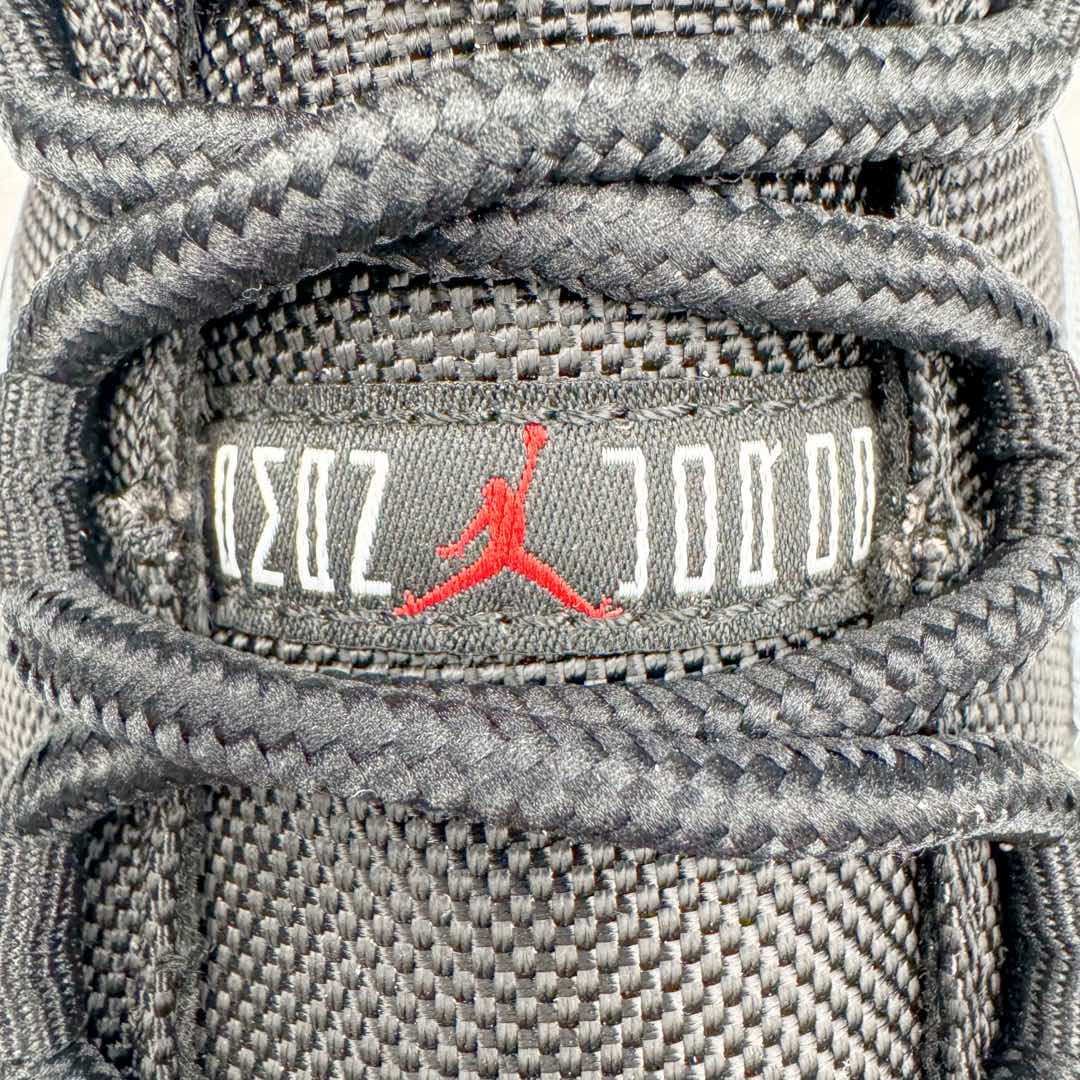 图片[14]-＃KZ神版 Air Jordan AJ11 Low \\\”Bred\\\” 低帮 黑红2025 FV5104-006 市场中端王者 耗时半年巨作 全套原纸板楦头开发 确保原汁原味 完美呈现11代版型 此版本只针对中端市场 皮料材质有所更替 其他数据细节工艺流程均保持一致绝不口嗨 细节品控鞋型随意秒杀市面3XX 原楦原档案数据开模打造 原厂中底拉帮钢印 原厂进口漆皮 防冻不开裂 原装鞋撑 水晶大底正确色度色泽 原楦原数据刺绣 原厂车缝走线及对位 毫厘不差 飞人logo采用原数据电脑刺绣 原装正品碳纤维真实碳板 增强抗扭 原内标 原盒标 正确官方原盒 防氧化水晶外底 原厂配套全掌solo气垫 进口港宝加持 后跟自然饱满 全鞋荧光划线卡点 追求极致完美 每一双都是工艺品 多重QC质检 超越公司货的品控标准 实实在在的免检产品 尺码：36 36.5 37.5 38 38.5 39 40 40.5 41 42 42.5 43 44 44.5 45 46 47.5-选品中心