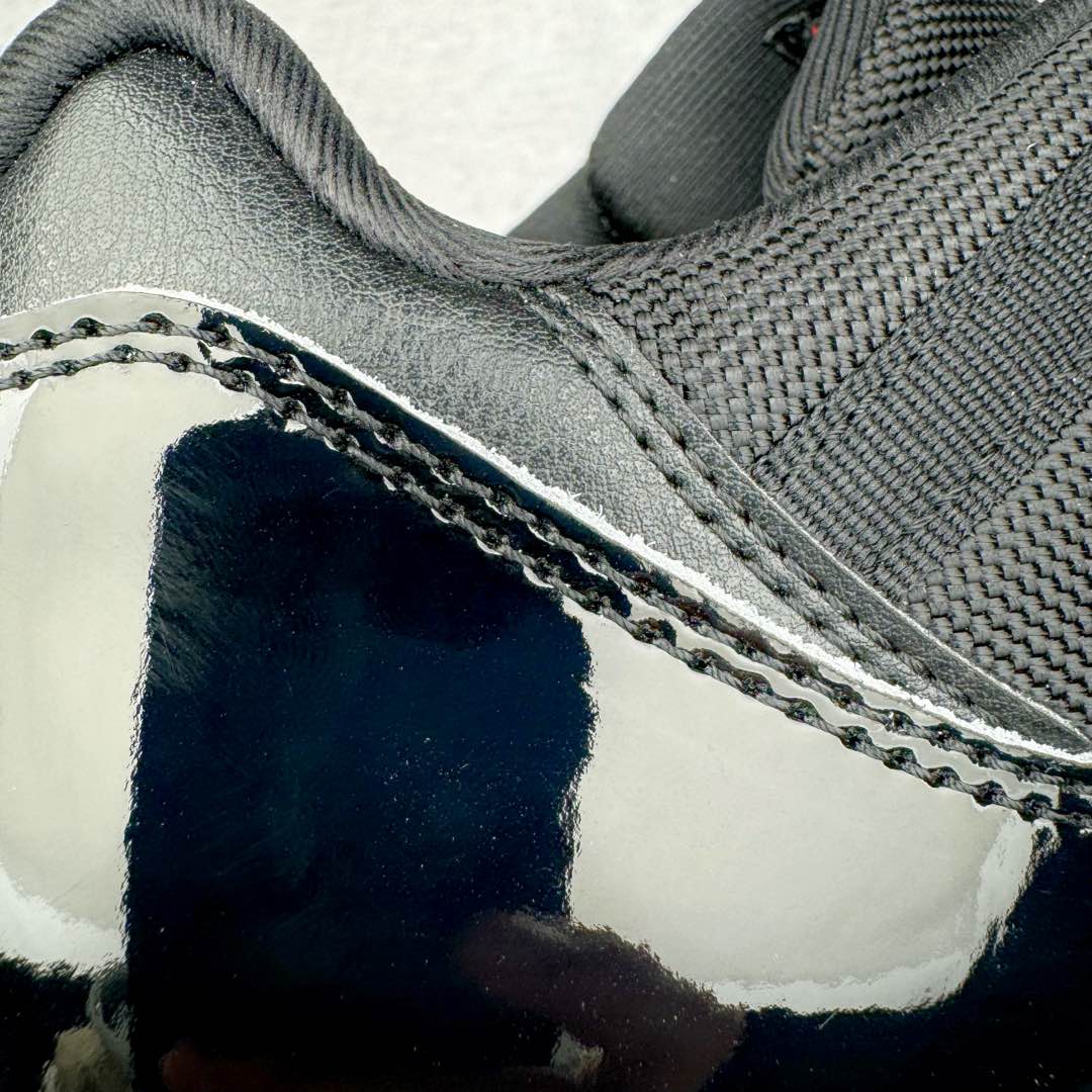 图片[17]-＃KZ神版 Air Jordan AJ11 Low \\\”Bred\\\” 低帮 黑红2025 FV5104-006 市场中端王者 耗时半年巨作 全套原纸板楦头开发 确保原汁原味 完美呈现11代版型 此版本只针对中端市场 皮料材质有所更替 其他数据细节工艺流程均保持一致绝不口嗨 细节品控鞋型随意秒杀市面3XX 原楦原档案数据开模打造 原厂中底拉帮钢印 原厂进口漆皮 防冻不开裂 原装鞋撑 水晶大底正确色度色泽 原楦原数据刺绣 原厂车缝走线及对位 毫厘不差 飞人logo采用原数据电脑刺绣 原装正品碳纤维真实碳板 增强抗扭 原内标 原盒标 正确官方原盒 防氧化水晶外底 原厂配套全掌solo气垫 进口港宝加持 后跟自然饱满 全鞋荧光划线卡点 追求极致完美 每一双都是工艺品 多重QC质检 超越公司货的品控标准 实实在在的免检产品 尺码：36 36.5 37.5 38 38.5 39 40 40.5 41 42 42.5 43 44 44.5 45 46 47.5-选品中心