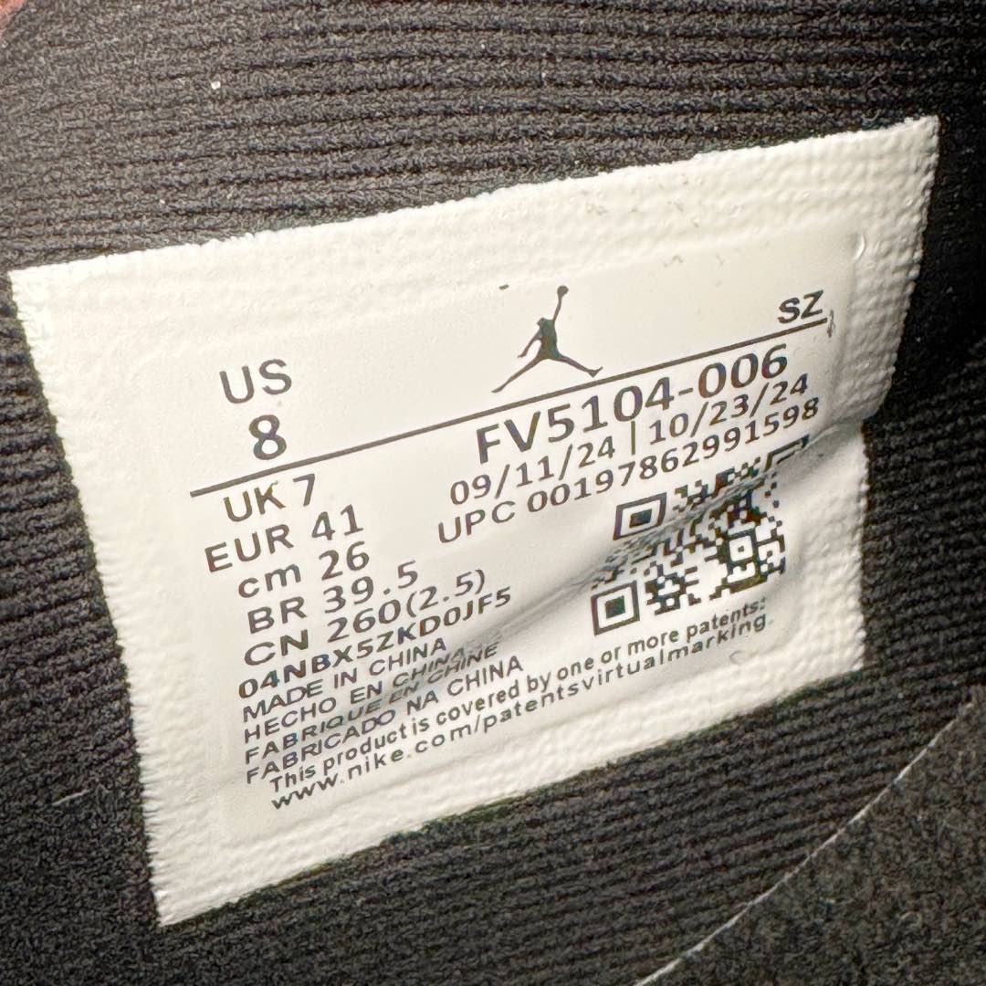 图片[11]-＃KZ神版 Air Jordan AJ11 Low \\\”Bred\\\” 低帮 黑红2025 FV5104-006 市场中端王者 耗时半年巨作 全套原纸板楦头开发 确保原汁原味 完美呈现11代版型 此版本只针对中端市场 皮料材质有所更替 其他数据细节工艺流程均保持一致绝不口嗨 细节品控鞋型随意秒杀市面3XX 原楦原档案数据开模打造 原厂中底拉帮钢印 原厂进口漆皮 防冻不开裂 原装鞋撑 水晶大底正确色度色泽 原楦原数据刺绣 原厂车缝走线及对位 毫厘不差 飞人logo采用原数据电脑刺绣 原装正品碳纤维真实碳板 增强抗扭 原内标 原盒标 正确官方原盒 防氧化水晶外底 原厂配套全掌solo气垫 进口港宝加持 后跟自然饱满 全鞋荧光划线卡点 追求极致完美 每一双都是工艺品 多重QC质检 超越公司货的品控标准 实实在在的免检产品 尺码：36 36.5 37.5 38 38.5 39 40 40.5 41 42 42.5 43 44 44.5 45 46 47.5-选品中心