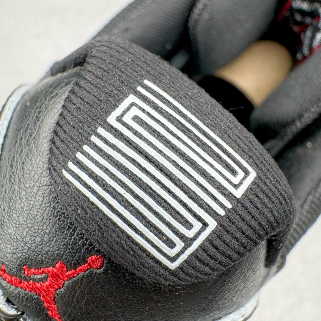 图片[12]-＃KZ神版 Air Jordan AJ11 Low \\\”Bred\\\” 低帮 黑红2025 FV5104-006 市场中端王者 耗时半年巨作 全套原纸板楦头开发 确保原汁原味 完美呈现11代版型 此版本只针对中端市场 皮料材质有所更替 其他数据细节工艺流程均保持一致绝不口嗨 细节品控鞋型随意秒杀市面3XX 原楦原档案数据开模打造 原厂中底拉帮钢印 原厂进口漆皮 防冻不开裂 原装鞋撑 水晶大底正确色度色泽 原楦原数据刺绣 原厂车缝走线及对位 毫厘不差 飞人logo采用原数据电脑刺绣 原装正品碳纤维真实碳板 增强抗扭 原内标 原盒标 正确官方原盒 防氧化水晶外底 原厂配套全掌solo气垫 进口港宝加持 后跟自然饱满 全鞋荧光划线卡点 追求极致完美 每一双都是工艺品 多重QC质检 超越公司货的品控标准 实实在在的免检产品 尺码：36 36.5 37.5 38 38.5 39 40 40.5 41 42 42.5 43 44 44.5 45 46 47.5-选品中心