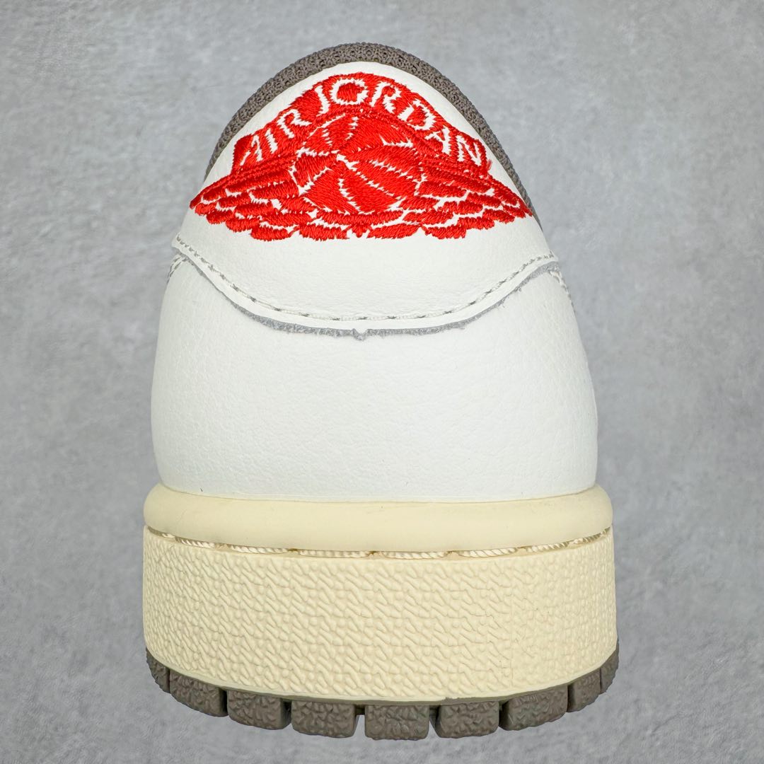 图片[8]-＃DGC裁片福利 Travis Scott x Air Jordan AJ1 Low OG SP TS联名白棕倒钩低帮 DM7866-162 十年一代莞产技术加持 原楦原纸板开发 后跟弧度收口自然不对折 原厂电绣 鬼脸飞翼针数密度一致 追求零偏差 市场巅峰之作 原档纸板数据 精准Swoosh Logo内腰字体高度对位 原厂拉帮工艺 起针回针位置针距密度一致 正确鞋垫四分之三背胶 原厂皮料 麂皮绒感效果一致 进口玻璃冲刀皮料裁剪零毛边 全鞋电脑针车工艺 极致一眼正品既视感 最高QC检验标准控制溢胶整体清洁度 鞋盒、防尘纸 鞋带 均采购来自原厂 尺码对应库存‼️-选品中心