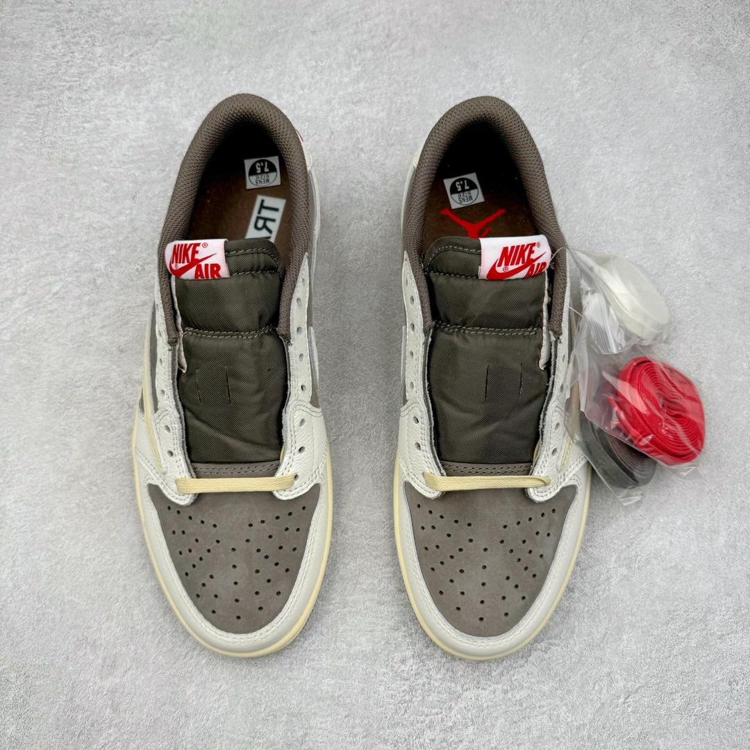 图片[2]-＃DGC裁片福利 Travis Scott x Air Jordan AJ1 Low OG SP TS联名白棕倒钩低帮 DM7866-162 十年一代莞产技术加持 原楦原纸板开发 后跟弧度收口自然不对折 原厂电绣 鬼脸飞翼针数密度一致 追求零偏差 市场巅峰之作 原档纸板数据 精准Swoosh Logo内腰字体高度对位 原厂拉帮工艺 起针回针位置针距密度一致 正确鞋垫四分之三背胶 原厂皮料 麂皮绒感效果一致 进口玻璃冲刀皮料裁剪零毛边 全鞋电脑针车工艺 极致一眼正品既视感 最高QC检验标准控制溢胶整体清洁度 鞋盒、防尘纸 鞋带 均采购来自原厂 尺码对应库存‼️-选品中心