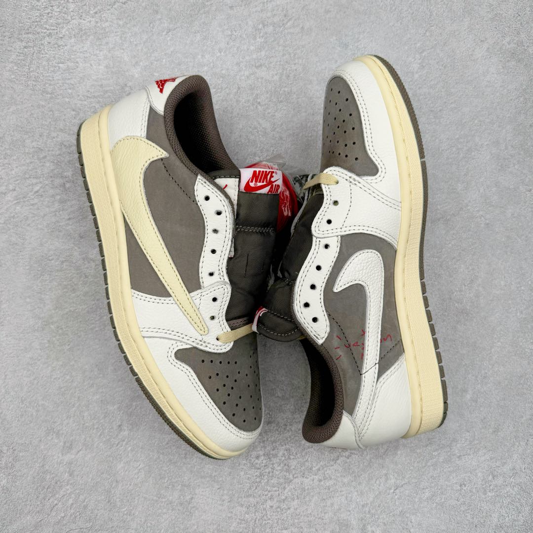 图片[3]-＃DGC裁片福利 Travis Scott x Air Jordan AJ1 Low OG SP TS联名白棕倒钩低帮 DM7866-162 十年一代莞产技术加持 原楦原纸板开发 后跟弧度收口自然不对折 原厂电绣 鬼脸飞翼针数密度一致 追求零偏差 市场巅峰之作 原档纸板数据 精准Swoosh Logo内腰字体高度对位 原厂拉帮工艺 起针回针位置针距密度一致 正确鞋垫四分之三背胶 原厂皮料 麂皮绒感效果一致 进口玻璃冲刀皮料裁剪零毛边 全鞋电脑针车工艺 极致一眼正品既视感 最高QC检验标准控制溢胶整体清洁度 鞋盒、防尘纸 鞋带 均采购来自原厂 尺码对应库存‼️-选品中心