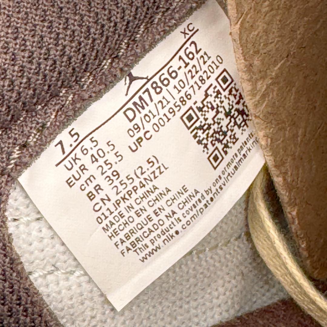 图片[10]-＃DGC裁片福利 Travis Scott x Air Jordan AJ1 Low OG SP TS联名白棕倒钩低帮 DM7866-162 十年一代莞产技术加持 原楦原纸板开发 后跟弧度收口自然不对折 原厂电绣 鬼脸飞翼针数密度一致 追求零偏差 市场巅峰之作 原档纸板数据 精准Swoosh Logo内腰字体高度对位 原厂拉帮工艺 起针回针位置针距密度一致 正确鞋垫四分之三背胶 原厂皮料 麂皮绒感效果一致 进口玻璃冲刀皮料裁剪零毛边 全鞋电脑针车工艺 极致一眼正品既视感 最高QC检验标准控制溢胶整体清洁度 鞋盒、防尘纸 鞋带 均采购来自原厂 尺码对应库存‼️-选品中心