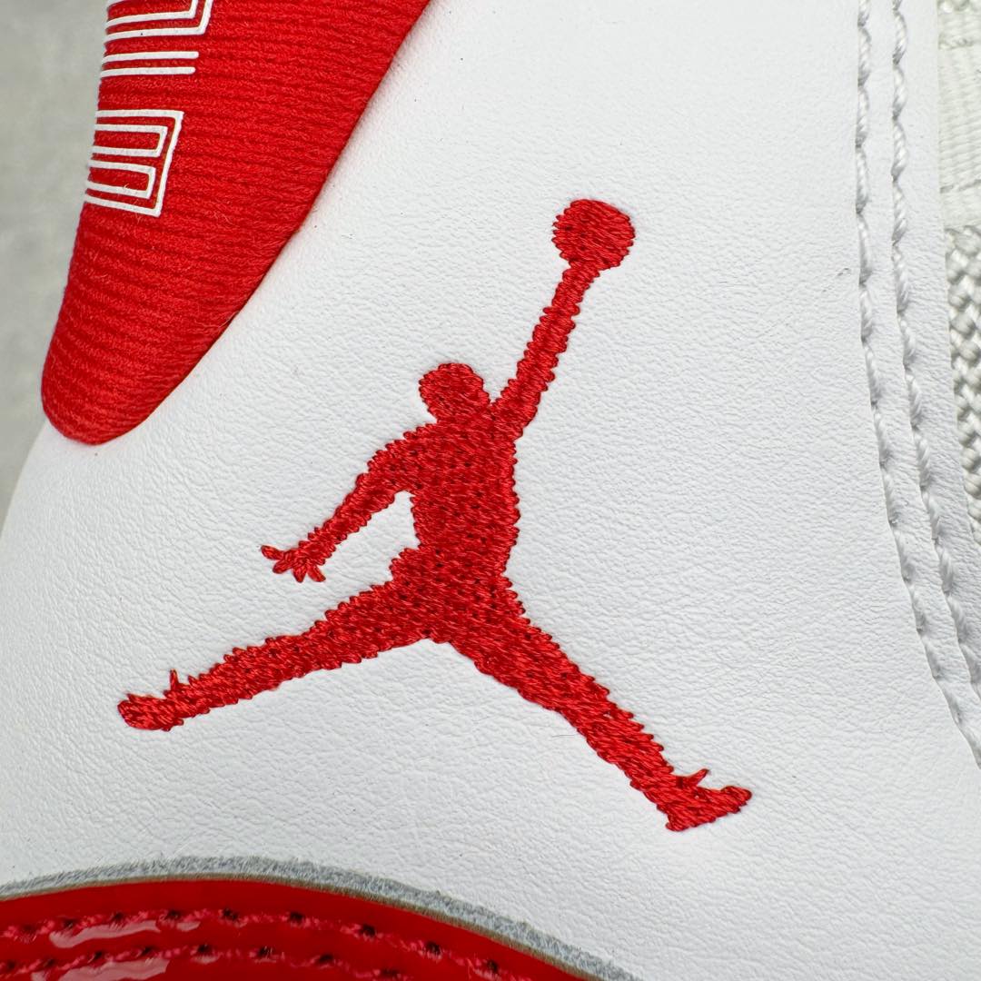 图片[13]-＃DGC裁片福利 Air Jordan AJ11 \\\”Cherry\\\” 樱桃白红 CT8012-116 原楦原档案数据开模打造 原厂中底拉帮钢印 原厂漆皮 防冻不开裂 头层皮料 原装鞋撑 水晶大底正确色度色泽 原楦原数据刺绣 原厂车缝走线及对位 毫厘不差 飞人logo采用原数据电脑刺绣 原装正品碳纤维真实碳板 增强抗扭 原内标 原盒标 正确官方原盒 原厂防氧化水晶外底 原厂配套厂全掌solo气垫 尺码对应库存明细‼️-选品中心