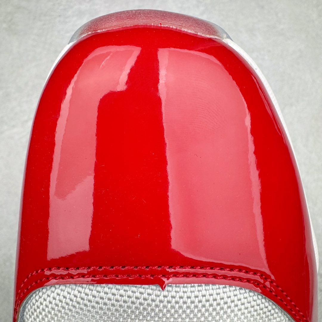 图片[11]-＃DGC裁片福利 Air Jordan AJ11 \\\”Cherry\\\” 樱桃白红 CT8012-116 原楦原档案数据开模打造 原厂中底拉帮钢印 原厂漆皮 防冻不开裂 头层皮料 原装鞋撑 水晶大底正确色度色泽 原楦原数据刺绣 原厂车缝走线及对位 毫厘不差 飞人logo采用原数据电脑刺绣 原装正品碳纤维真实碳板 增强抗扭 原内标 原盒标 正确官方原盒 原厂防氧化水晶外底 原厂配套厂全掌solo气垫 尺码对应库存明细‼️-选品中心
