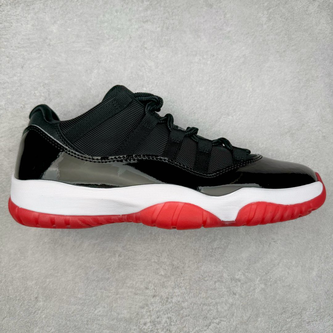 ＃KZ神版 Air Jordan AJ11 Low \\\”Bred\\\” 低帮 黑红2025 FV5104-006 市场中端王者 耗时半年巨作 全套原纸板楦头开发 确保原汁原味 完美呈现11代版型 此版本只针对中端市场 皮料材质有所更替 其他数据细节工艺流程均保持一致绝不口嗨 细节品控鞋型随意秒杀市面3XX 原楦原档案数据开模打造 原厂中底拉帮钢印 原厂进口漆皮 防冻不开裂 原装鞋撑 水晶大底正确色度色泽 原楦原数据刺绣 原厂车缝走线及对位 毫厘不差 飞人logo采用原数据电脑刺绣 原装正品碳纤维真实碳板 增强抗扭 原内标 原盒标 正确官方原盒 防氧化水晶外底 原厂配套全掌solo气垫 进口港宝加持 后跟自然饱满 全鞋荧光划线卡点 追求极致完美 每一双都是工艺品 多重QC质检 超越公司货的品控标准 实实在在的免检产品 尺码：36 36.5 37.5 38 38.5 39 40 40.5 41 42 42.5 43 44 44.5 45 46 47.5-选品中心