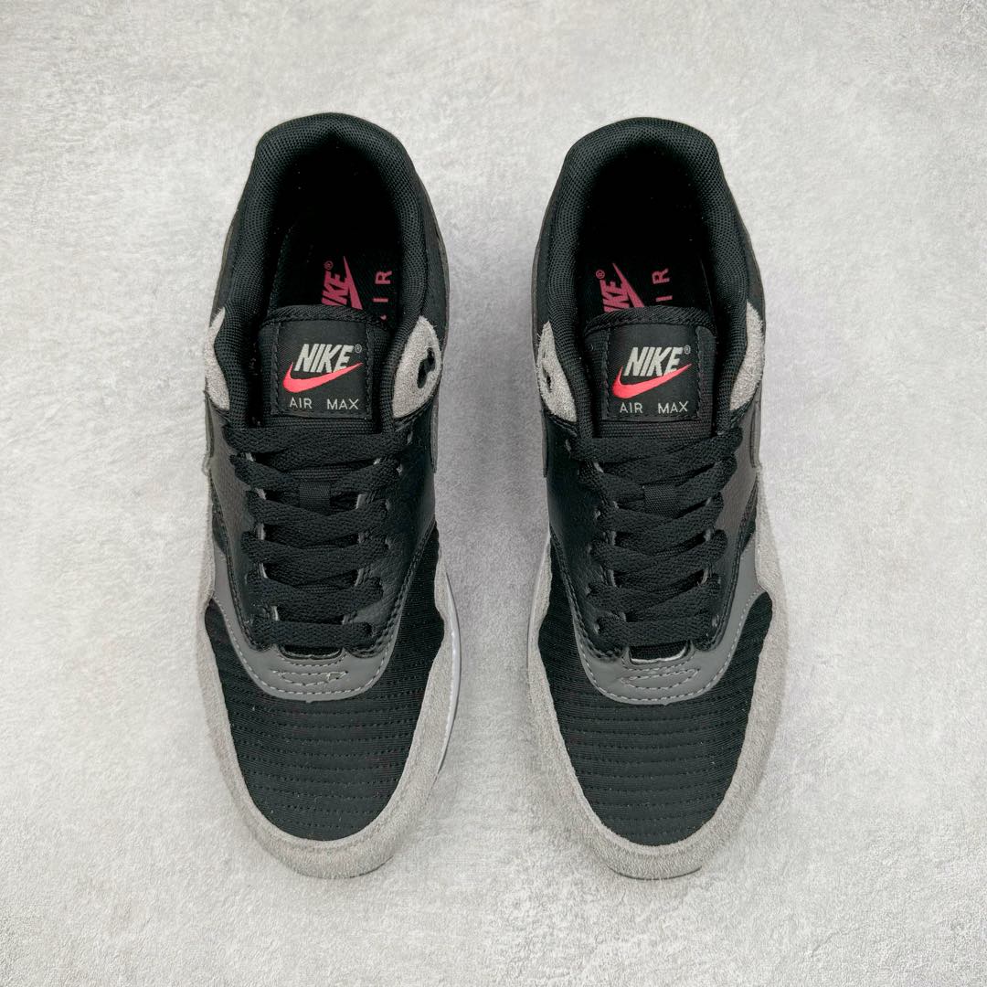 图片[2]-NK Air Max 1 初代复古气垫慢跑鞋 HJ9292-070 由Tinker Hatfeld和Mark Parker在1987年设计 灵感来自于巴黎蓬皮杜中心 在参观了蓬皮杜中心之后提出了Air Max的标志性开窗可视气垫的理念 并将其实际开发成功 是NK史上第一双可视气垫跑鞋 凭借着Air Max气垫带来的舒适脚感和鞋面面料上的不断精进才使得Air Max 1在现如今都是复古慢跑鞋的首选 深厚的历史渊源 独特的流线形设计 极为复古的外观使得它深受鞋迷的喜爱 尺码：36 36.5 37.5 38 38.5 39 40 40.5 41 42 42.5 43 44 44.5 45-选品中心