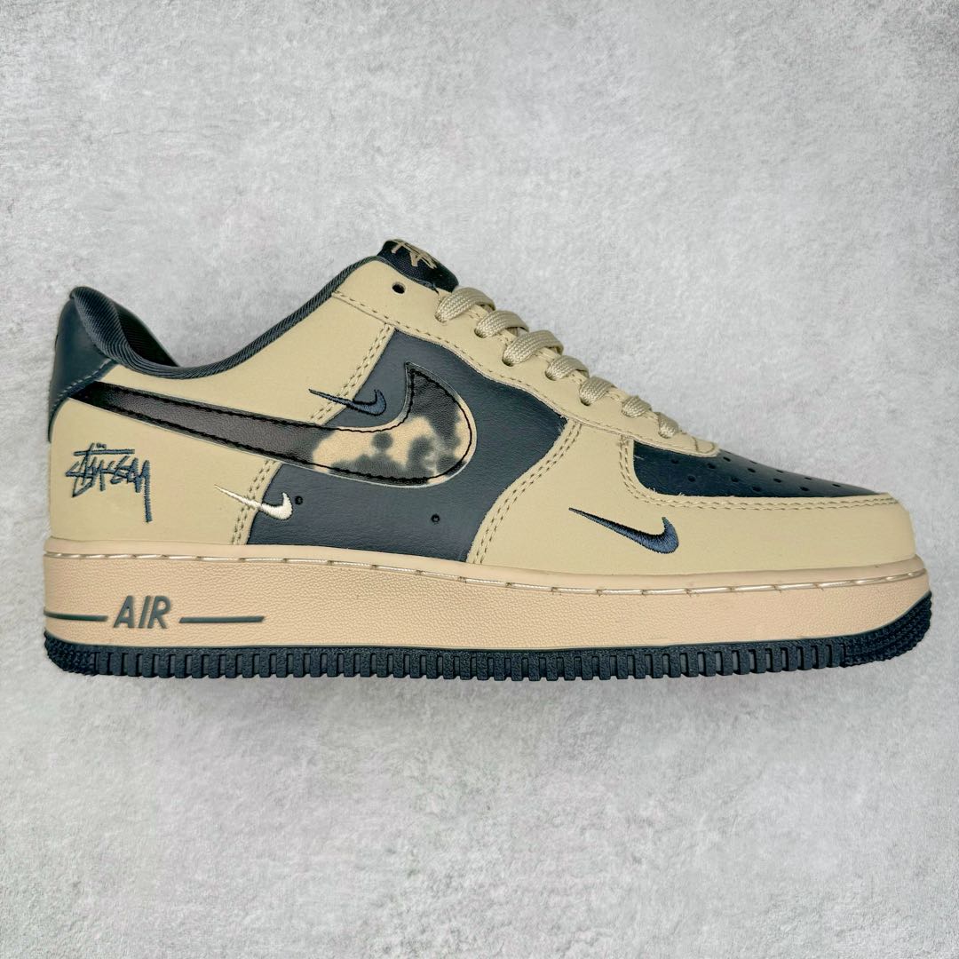 NK Air Force 1´07 Low 空军一号低帮百搭休闲运动板鞋 KK1988-033 柔软、弹性十足的缓震性能和出色的中底设计 横跨复古与现代的外型结合 造就出风靡全球 三十多年的Force 1 直到今天还深受青睐 尺码：36 36.5 37.5 38 38.5 39 40 40.5 41 42 42.5 43 44 44.5 45-选品中心