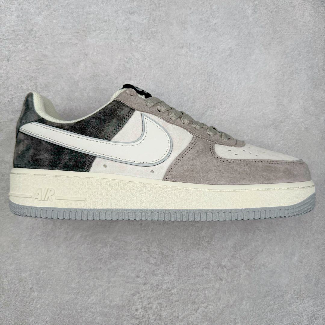 NK Air Force 1´07 Low 空军一号低帮百搭休闲运动板鞋 DW0831-896 柔软、弹性十足的缓震性能和出色的中底设计 横跨复古与现代的外型结合 造就出风靡全球 三十多年的Force 1 直到今天还深受青睐 尺码：36 36.5 37.5 38 38.5 39 40 40.5 41 42 42.5 43 44 44.5 45-选品中心