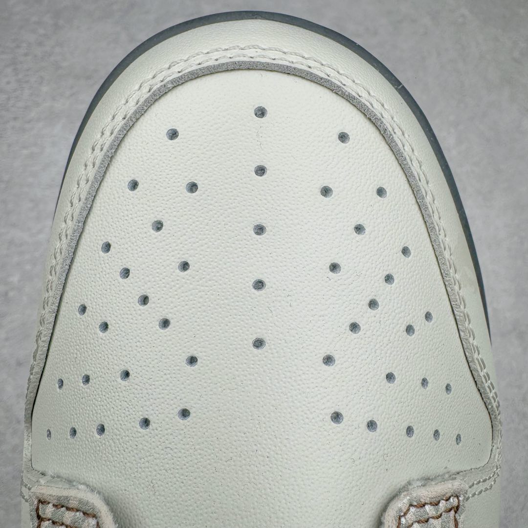 图片[18]-＃YC纯原 NK Dunk Low 心系旷野DD1391-103 定制系列天花板 无原鞋不开发 全系列得物原鞋一比一校对开发 配色持续更新中 终端对接 优势输出 全套原厂楦头原纸板数据档案倾力打造 原汁原味莞产 极致还原 圈内最强针车工艺 高端零售指定版 广东原厂配套原盒原标 鞋盒分三个尺码段 原厂冲刀 超高清洁度 全鞋零毛边皮料切割 采用原厂百宏鞋带以及原厂百宏织唛舌标 内标可供原厂几率过验 进口原装条纹中底布 四线拉帮白色点胶 原厂拉帮手法遵循公司 原厂电绣 极致还原 尺码：36 36.5 37.5 38 38.5 39 40 40.5 41 42 42.5 43 44 44.5 45 46-选品中心