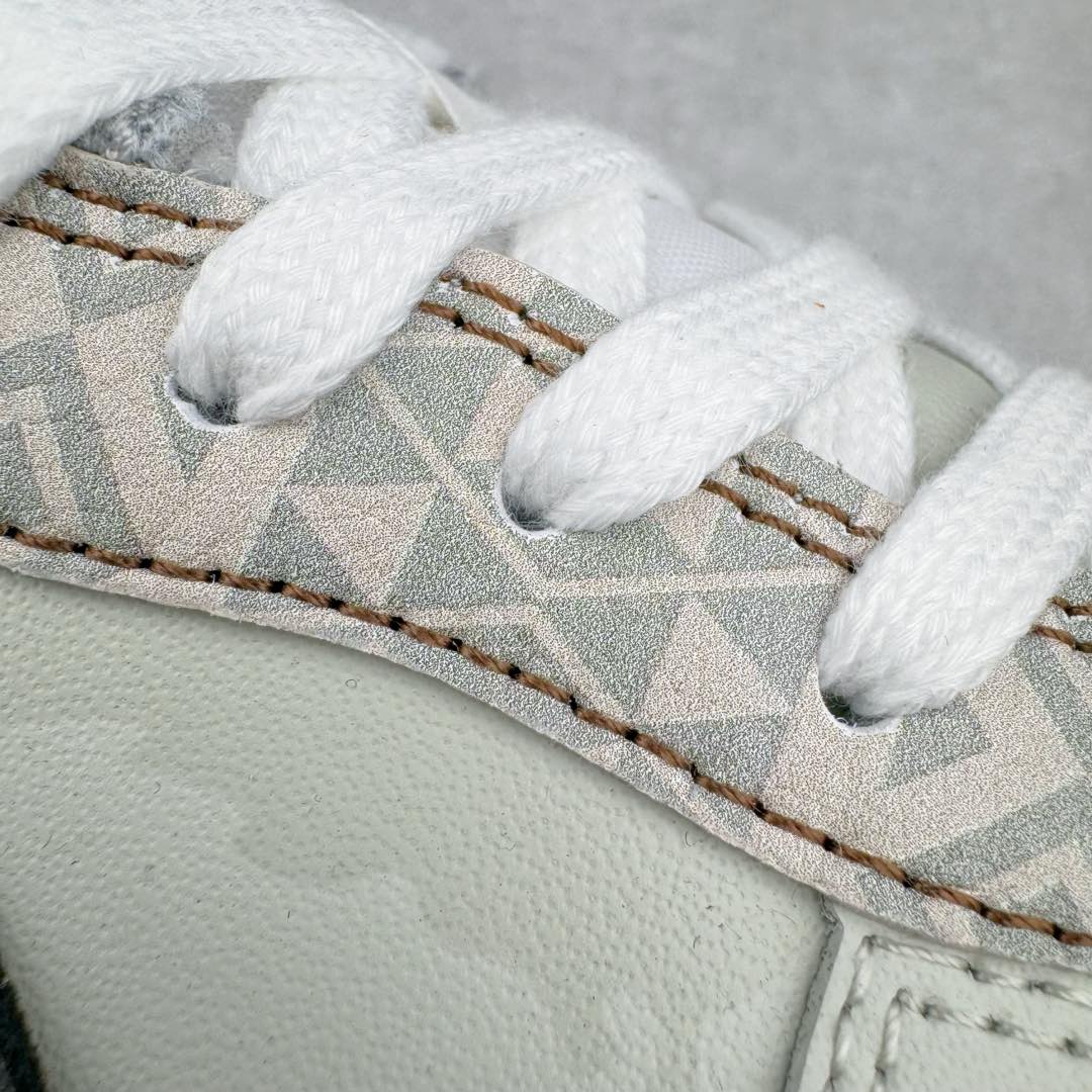 图片[17]-＃YC纯原 NK Dunk Low 心系旷野DD1391-103 定制系列天花板 无原鞋不开发 全系列得物原鞋一比一校对开发 配色持续更新中 终端对接 优势输出 全套原厂楦头原纸板数据档案倾力打造 原汁原味莞产 极致还原 圈内最强针车工艺 高端零售指定版 广东原厂配套原盒原标 鞋盒分三个尺码段 原厂冲刀 超高清洁度 全鞋零毛边皮料切割 采用原厂百宏鞋带以及原厂百宏织唛舌标 内标可供原厂几率过验 进口原装条纹中底布 四线拉帮白色点胶 原厂拉帮手法遵循公司 原厂电绣 极致还原 尺码：36 36.5 37.5 38 38.5 39 40 40.5 41 42 42.5 43 44 44.5 45 46-选品中心