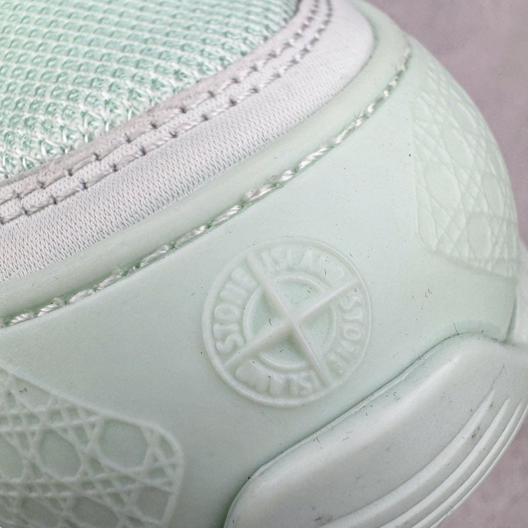 图片[12]-纯原 Dior x Stone Island 迪奥石头岛联名款B30系列休闲运动鞋老爹鞋 原版购入开发 做货 这次精彩的合作堪称一场别开生面的对话，展现了非凡的创意。金•琼斯 （KIM JONES）倾情呈献 DIOR AND STONEISLAND 限定系列，经典罗盘玫瑰与 DIOR 徽标相互融合外贸热销款 原版开模 海淘专供品质同渠道货源 该款系列采用黑网色眼织物白和色科技料面精心制作，作饰以反光“CD30”图形标志，外格轻盈的刻雕效果橡胶鞋搭底配标志性点的缀提升格调，内弹部力细节塑造想理的舒适穿着体验可与各休式闲造型配搭，彰显尚时现代的运风动范 尺码：38 39 40 41 42 43 44 45 46 47-选品中心