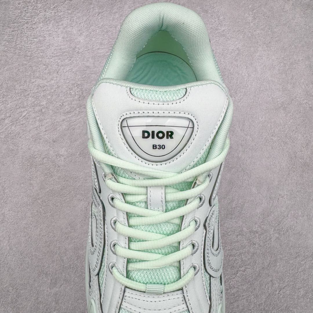 图片[5]-纯原 Dior x Stone Island 迪奥石头岛联名款B30系列休闲运动鞋老爹鞋 原版购入开发 做货 这次精彩的合作堪称一场别开生面的对话，展现了非凡的创意。金•琼斯 （KIM JONES）倾情呈献 DIOR AND STONEISLAND 限定系列，经典罗盘玫瑰与 DIOR 徽标相互融合外贸热销款 原版开模 海淘专供品质同渠道货源 该款系列采用黑网色眼织物白和色科技料面精心制作，作饰以反光“CD30”图形标志，外格轻盈的刻雕效果橡胶鞋搭底配标志性点的缀提升格调，内弹部力细节塑造想理的舒适穿着体验可与各休式闲造型配搭，彰显尚时现代的运风动范 尺码：38 39 40 41 42 43 44 45 46 47-选品中心