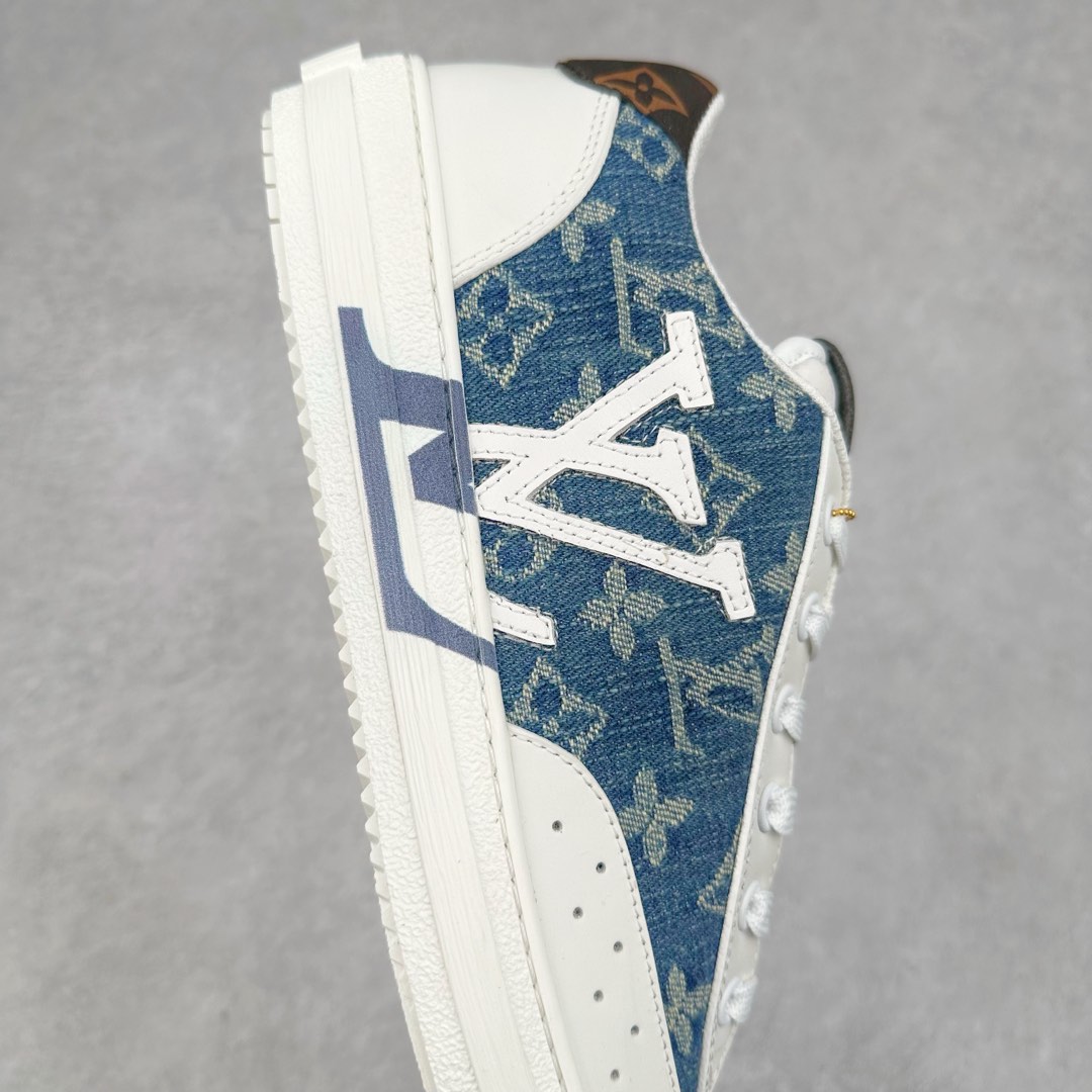 图片[6]-Louis Vuitton 路易威登 lv Time Out 低帮时尚运动板鞋 为舒软小牛皮革压印金属质感 Monogram 图案 再令 Louis 和vuitton 装饰点缀鞋带 与卢勒克斯金属线共同 释放莹泽光芒 搭配后部 Monogram帆布饰边和加厚胎面橡胶外底 鞋面胎牛皮和进口PVC制裁而成 高密度进口电脑车线工艺、经典LOGO跟PVC完美结合 原版大底开模 内里采用进口羊皮 超软皮内里+鞋垫 最新LV/路易威登 杨幂 关晓彤 官方等多明星网红同款 快手抖音等多平台热推 尺码：35 36 37 38 39 40 41 42 43 44-选品中心