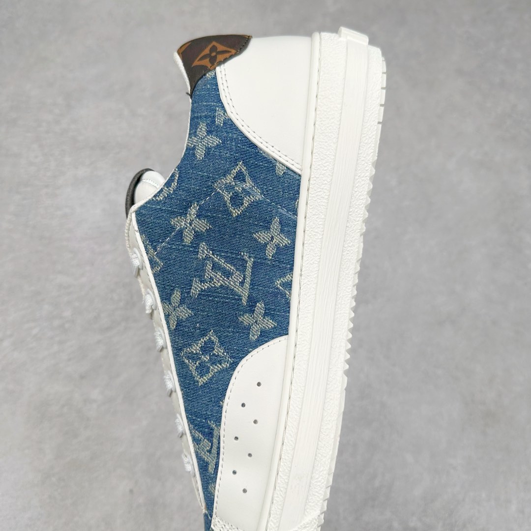 图片[7]-Louis Vuitton 路易威登 lv Time Out 低帮时尚运动板鞋 为舒软小牛皮革压印金属质感 Monogram 图案 再令 Louis 和vuitton 装饰点缀鞋带 与卢勒克斯金属线共同 释放莹泽光芒 搭配后部 Monogram帆布饰边和加厚胎面橡胶外底 鞋面胎牛皮和进口PVC制裁而成 高密度进口电脑车线工艺、经典LOGO跟PVC完美结合 原版大底开模 内里采用进口羊皮 超软皮内里+鞋垫 最新LV/路易威登 杨幂 关晓彤 官方等多明星网红同款 快手抖音等多平台热推 尺码：35 36 37 38 39 40 41 42 43 44-选品中心