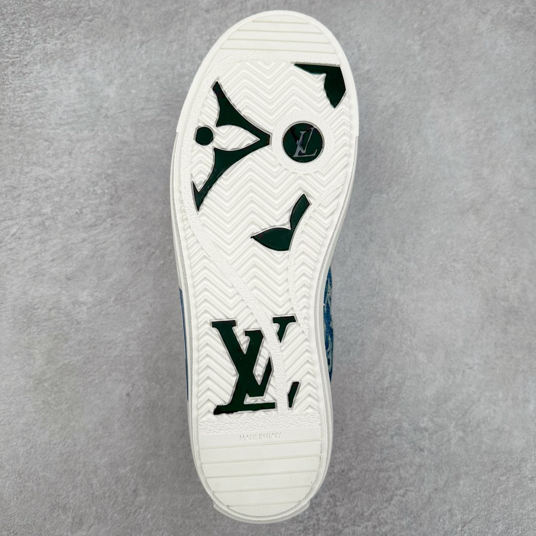 图片[9]-Louis Vuitton 路易威登 lv Time Out 低帮时尚运动板鞋 为舒软小牛皮革压印金属质感 Monogram 图案 再令 Louis 和vuitton 装饰点缀鞋带 与卢勒克斯金属线共同 释放莹泽光芒 搭配后部 Monogram帆布饰边和加厚胎面橡胶外底 鞋面胎牛皮和进口PVC制裁而成 高密度进口电脑车线工艺、经典LOGO跟PVC完美结合 原版大底开模 内里采用进口羊皮 超软皮内里+鞋垫 最新LV/路易威登 杨幂 关晓彤 官方等多明星网红同款 快手抖音等多平台热推 尺码：35 36 37 38 39 40 41 42 43 44-选品中心