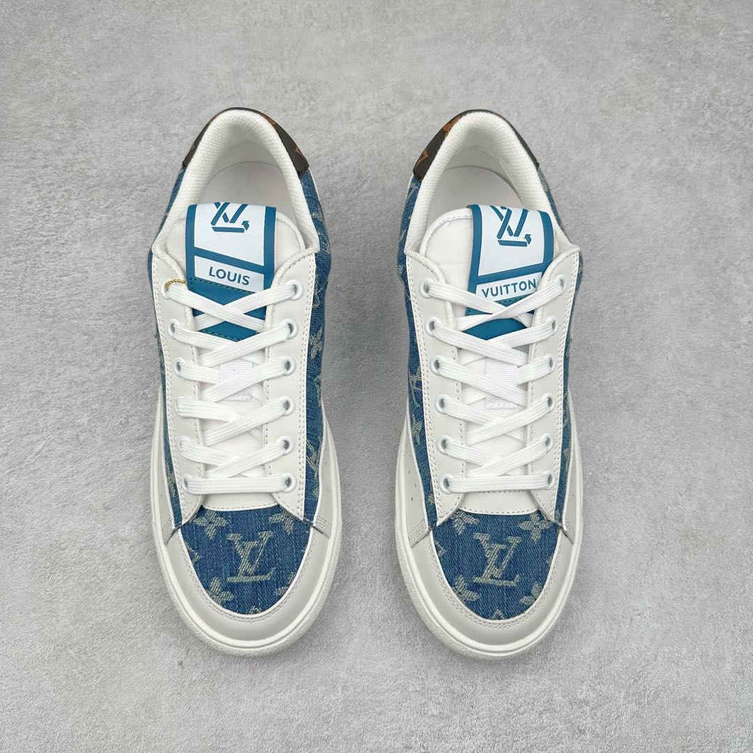 图片[2]-Louis Vuitton 路易威登 lv Time Out 低帮时尚运动板鞋 为舒软小牛皮革压印金属质感 Monogram 图案 再令 Louis 和vuitton 装饰点缀鞋带 与卢勒克斯金属线共同 释放莹泽光芒 搭配后部 Monogram帆布饰边和加厚胎面橡胶外底 鞋面胎牛皮和进口PVC制裁而成 高密度进口电脑车线工艺、经典LOGO跟PVC完美结合 原版大底开模 内里采用进口羊皮 超软皮内里+鞋垫 最新LV/路易威登 杨幂 关晓彤 官方等多明星网红同款 快手抖音等多平台热推 尺码：35 36 37 38 39 40 41 42 43 44-选品中心