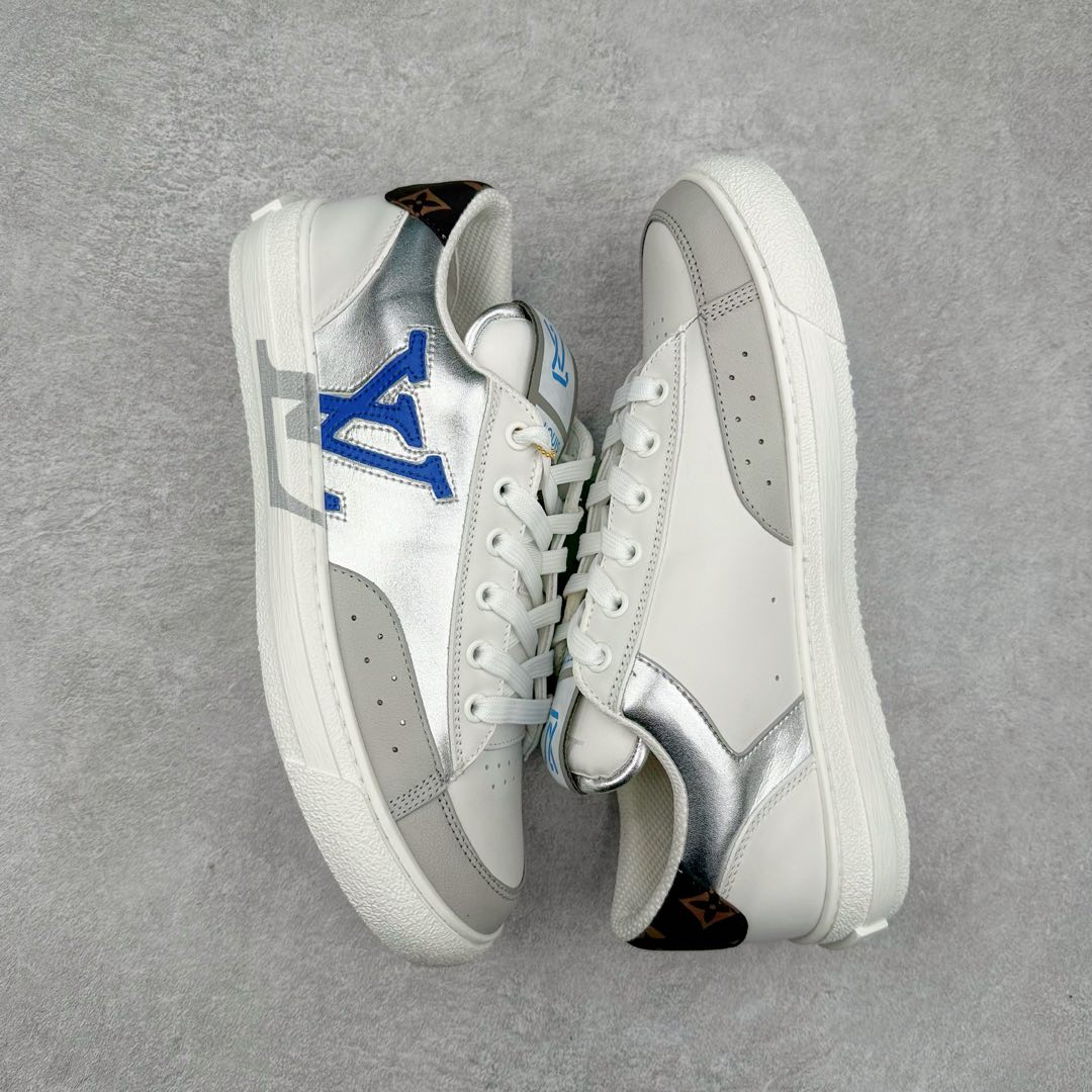 图片[3]-Louis Vuitton 路易威登 lv Time Out 低帮时尚运动板鞋 为舒软小牛皮革压印金属质感 Monogram 图案 再令 Louis 和vuitton 装饰点缀鞋带 与卢勒克斯金属线共同 释放莹泽光芒 搭配后部 Monogram帆布饰边和加厚胎面橡胶外底 鞋面胎牛皮和进口PVC制裁而成 高密度进口电脑车线工艺、经典LOGO跟PVC完美结合 原版大底开模 内里采用进口羊皮 超软皮内里+鞋垫 最新LV/路易威登 杨幂 关晓彤 官方等多明星网红同款 快手抖音等多平台热推 尺码：35 36 37 38 39 40 41 42 43 44-选品中心