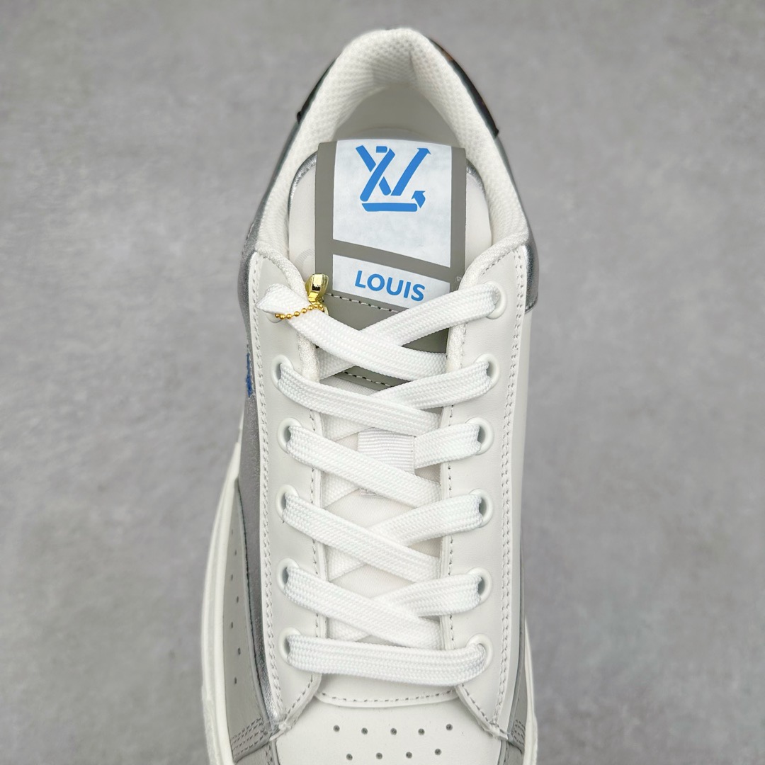 图片[5]-Louis Vuitton 路易威登 lv Time Out 低帮时尚运动板鞋 为舒软小牛皮革压印金属质感 Monogram 图案 再令 Louis 和vuitton 装饰点缀鞋带 与卢勒克斯金属线共同 释放莹泽光芒 搭配后部 Monogram帆布饰边和加厚胎面橡胶外底 鞋面胎牛皮和进口PVC制裁而成 高密度进口电脑车线工艺、经典LOGO跟PVC完美结合 原版大底开模 内里采用进口羊皮 超软皮内里+鞋垫 最新LV/路易威登 杨幂 关晓彤 官方等多明星网红同款 快手抖音等多平台热推 尺码：35 36 37 38 39 40 41 42 43 44-选品中心