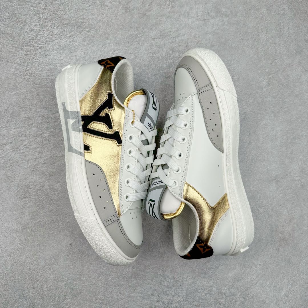 图片[3]-Louis Vuitton 路易威登 lv Time Out 低帮时尚运动板鞋 为舒软小牛皮革压印金属质感 Monogram 图案 再令 Louis 和vuitton 装饰点缀鞋带 与卢勒克斯金属线共同 释放莹泽光芒 搭配后部 Monogram帆布饰边和加厚胎面橡胶外底 鞋面胎牛皮和进口PVC制裁而成 高密度进口电脑车线工艺、经典LOGO跟PVC完美结合 原版大底开模 内里采用进口羊皮 超软皮内里+鞋垫 最新LV/路易威登 杨幂 关晓彤 官方等多明星网红同款 快手抖音等多平台热推 尺码：35 36 37 38 39 40 41 42 43 44-选品中心
