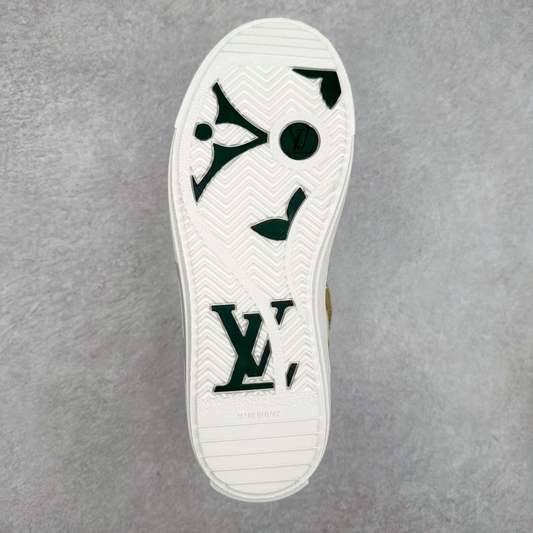 图片[9]-Louis Vuitton 路易威登 lv Time Out 低帮时尚运动板鞋 为舒软小牛皮革压印金属质感 Monogram 图案 再令 Louis 和vuitton 装饰点缀鞋带 与卢勒克斯金属线共同 释放莹泽光芒 搭配后部 Monogram帆布饰边和加厚胎面橡胶外底 鞋面胎牛皮和进口PVC制裁而成 高密度进口电脑车线工艺、经典LOGO跟PVC完美结合 原版大底开模 内里采用进口羊皮 超软皮内里+鞋垫 最新LV/路易威登 杨幂 关晓彤 官方等多明星网红同款 快手抖音等多平台热推 尺码：35 36 37 38 39 40 41 42 43 44-选品中心