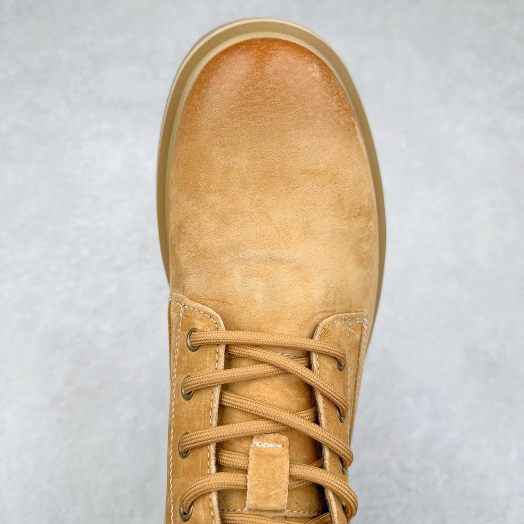 图片[4]-Lv x Timberland Lv联名添柏岚大黄靴 顶奢流量品牌与时代经典的结合之作 #代购专供品质 高弹Modern 外置防滑橡塑发泡超轻大底 系带设计 穿脱十分方便 采用TPU模压定型真皮鞋面材质#EVA轻翼科技外底具有防滑,耐磨和良好的弹性 Pharrell Williams充分发挥了作为Louis Vuitton创意总监的角色 这款鞋重新定义了 6英寸大黄靴的经典设计 致敬1996年Grandmaster Flash经典黄靴造型 原厂五金鞋带扣 工艺全新升级 中山大厂代工 原单进口皮料 独立私模大底，正确logo， 原装一致头层磨砂皮 搭配经典老花领口 全新原厂包装鞋盒 市场独家供应 尺码：38-44（皮鞋码）-选品中心