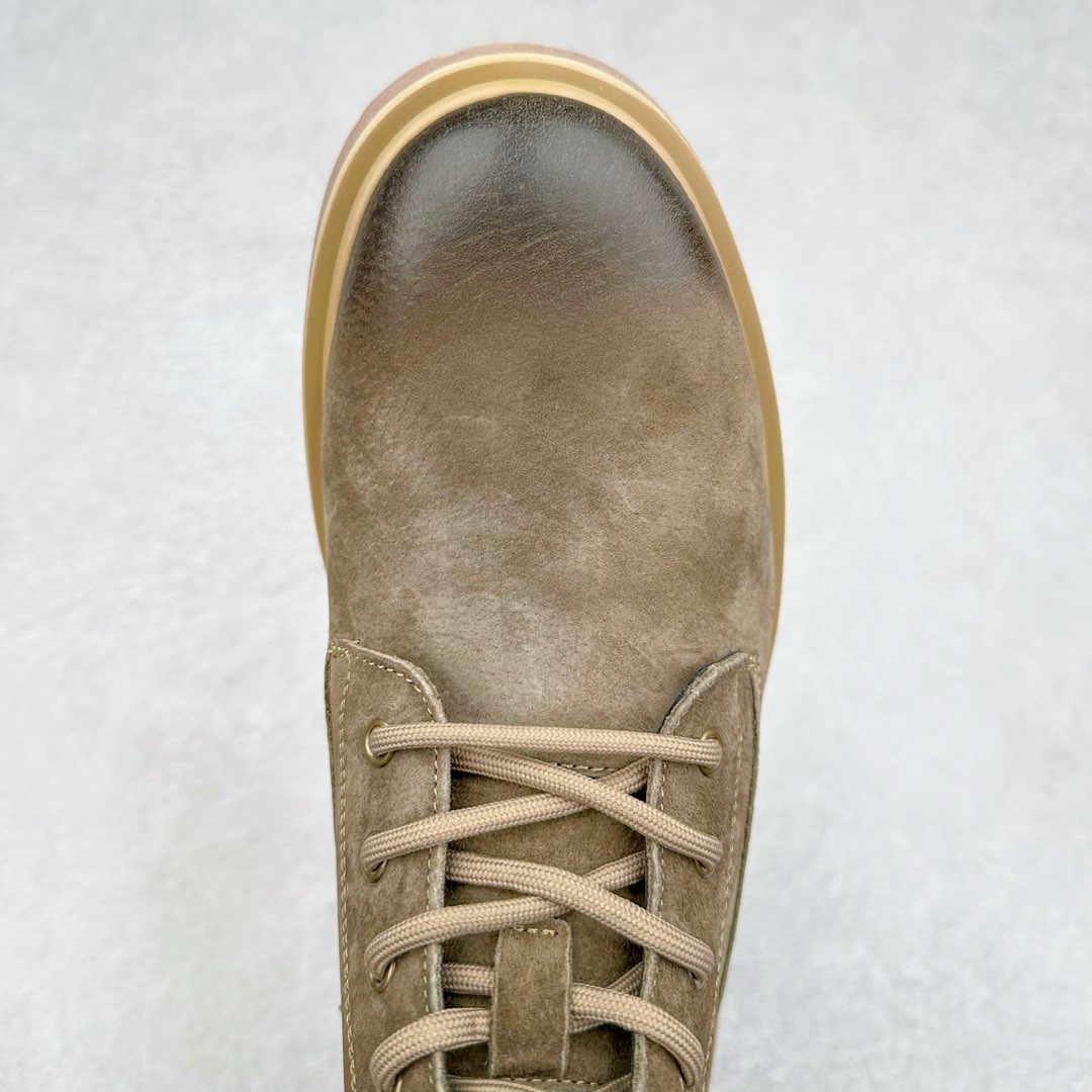 图片[4]-Lv x Timberland Lv联名添柏岚大黄靴 顶奢流量品牌与时代经典的结合之作 #代购专供品质 高弹Modern 外置防滑橡塑发泡超轻大底 系带设计 穿脱十分方便 采用TPU模压定型真皮鞋面材质#EVA轻翼科技外底具有防滑,耐磨和良好的弹性 Pharrell Williams充分发挥了作为Louis Vuitton创意总监的角色 这款鞋重新定义了 6英寸大黄靴的经典设计 致敬1996年Grandmaster Flash经典黄靴造型 原厂五金鞋带扣 工艺全新升级 中山大厂代工 原单进口皮料 独立私模大底，正确logo， 原装一致头层磨砂皮 搭配经典老花领口 全新原厂包装鞋盒 市场独家供应 尺码：38-44（皮鞋码）-选品中心