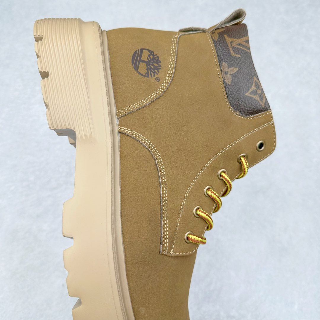 图片[6]-Lv x Timberland Lv联名添柏岚大黄靴 顶奢流量品牌与时代经典的结合之作 #代购专供品质 高弹Modern 外置防滑橡塑发泡超轻大底 系带设计 穿脱十分方便 采用TPU模压定型真皮鞋面材质#EVA轻翼科技外底具有防滑,耐磨和良好的弹性 Pharrell Williams充分发挥了作为Louis Vuitton创意总监的角色 这款鞋重新定义了 6英寸大黄靴的经典设计 致敬1996年Grandmaster Flash经典黄靴造型 原厂五金鞋带扣 工艺全新升级 中山大厂代工 原单进口皮料 独立私模大底，正确logo， 原装一致头层磨砂皮 搭配经典老花领口 全新原厂包装鞋盒 市场独家供应 尺码：38-44（皮鞋码）-选品中心