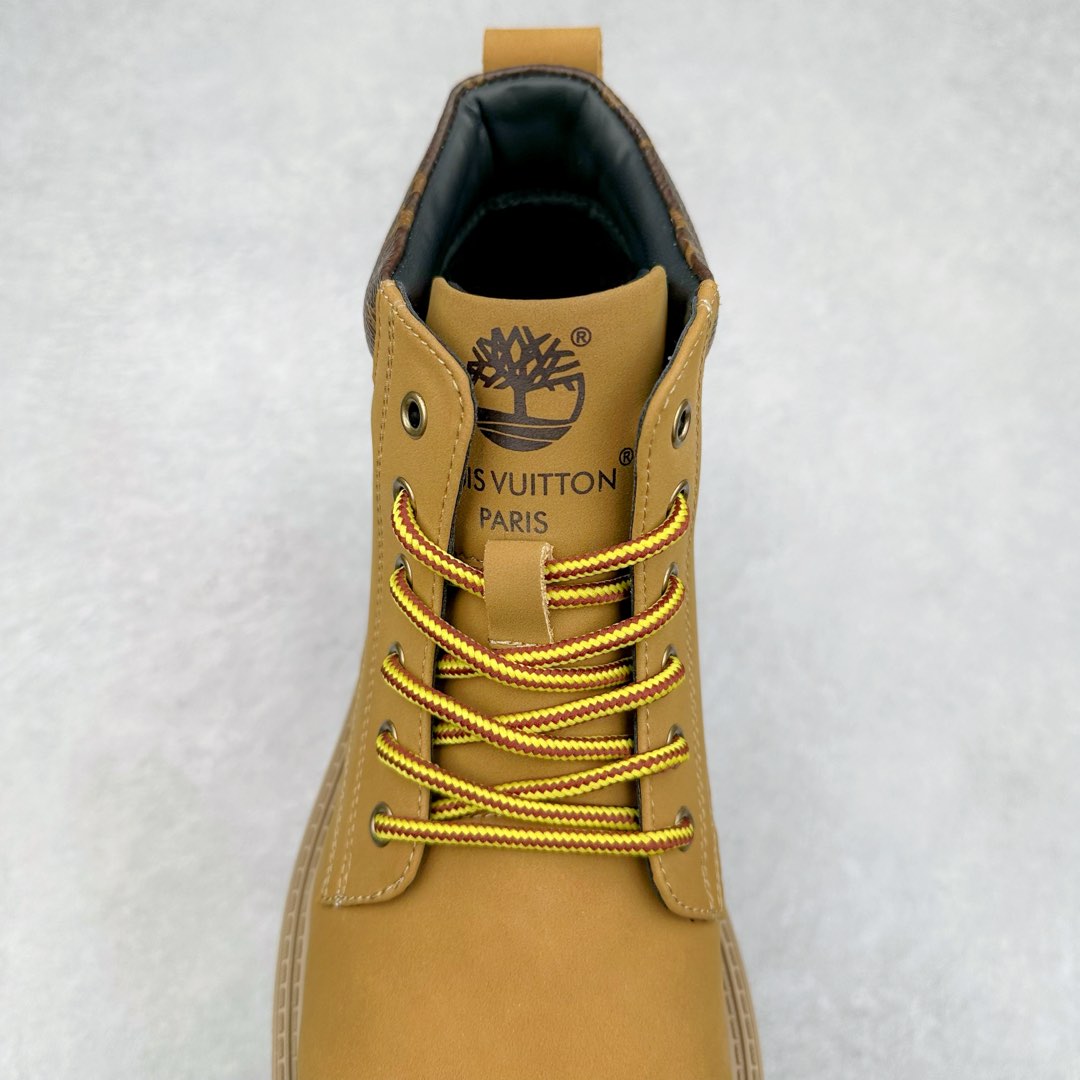 图片[5]-Lv x Timberland Lv联名添柏岚大黄靴 顶奢流量品牌与时代经典的结合之作 #代购专供品质 高弹Modern 外置防滑橡塑发泡超轻大底 系带设计 穿脱十分方便 采用TPU模压定型真皮鞋面材质#EVA轻翼科技外底具有防滑,耐磨和良好的弹性 Pharrell Williams充分发挥了作为Louis Vuitton创意总监的角色 这款鞋重新定义了 6英寸大黄靴的经典设计 致敬1996年Grandmaster Flash经典黄靴造型 原厂五金鞋带扣 工艺全新升级 中山大厂代工 原单进口皮料 独立私模大底，正确logo， 原装一致头层磨砂皮 搭配经典老花领口 全新原厂包装鞋盒 市场独家供应 尺码：38-44（皮鞋码）-选品中心