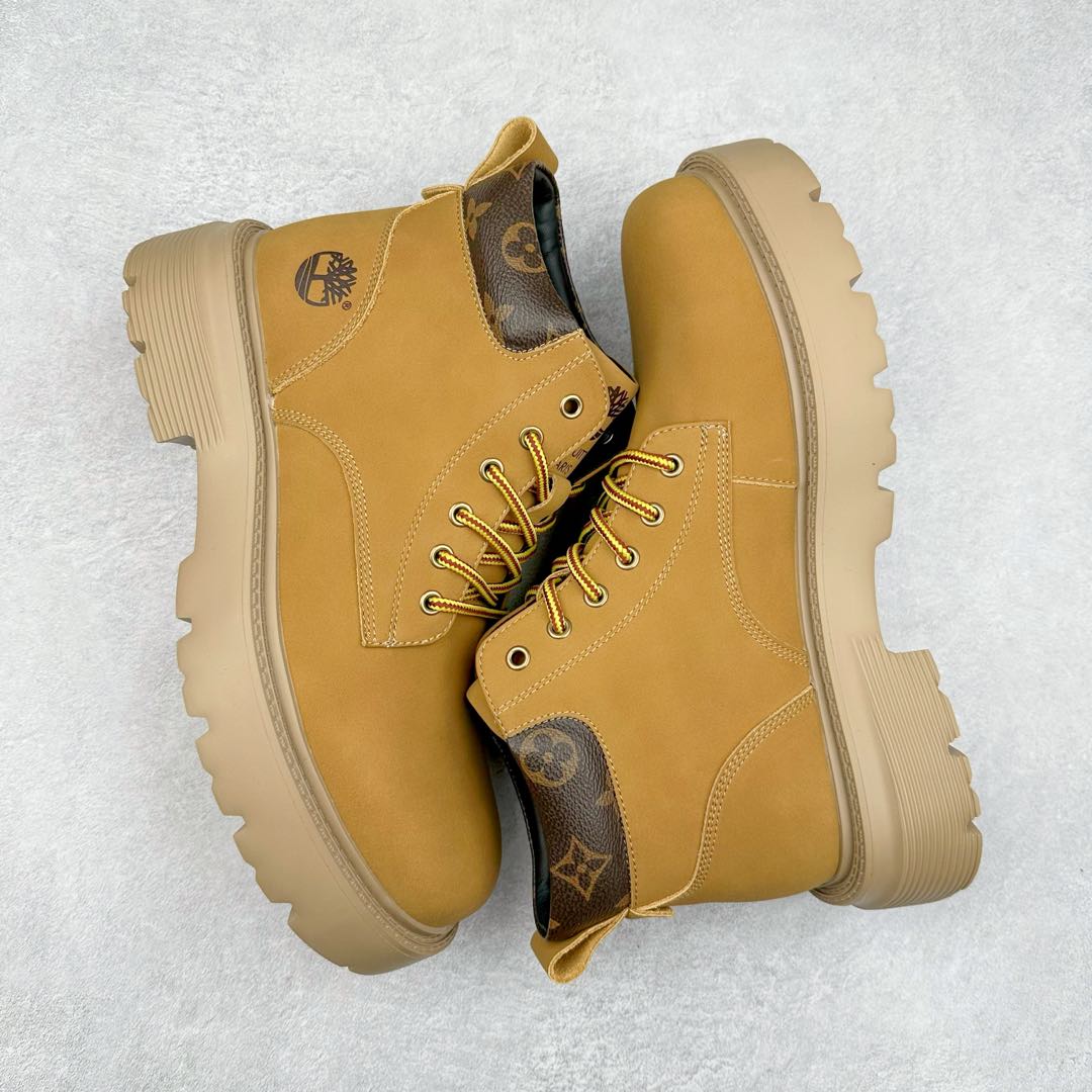 图片[3]-Lv x Timberland Lv联名添柏岚大黄靴 顶奢流量品牌与时代经典的结合之作 #代购专供品质 高弹Modern 外置防滑橡塑发泡超轻大底 系带设计 穿脱十分方便 采用TPU模压定型真皮鞋面材质#EVA轻翼科技外底具有防滑,耐磨和良好的弹性 Pharrell Williams充分发挥了作为Louis Vuitton创意总监的角色 这款鞋重新定义了 6英寸大黄靴的经典设计 致敬1996年Grandmaster Flash经典黄靴造型 原厂五金鞋带扣 工艺全新升级 中山大厂代工 原单进口皮料 独立私模大底，正确logo， 原装一致头层磨砂皮 搭配经典老花领口 全新原厂包装鞋盒 市场独家供应 尺码：38-44（皮鞋码）-选品中心