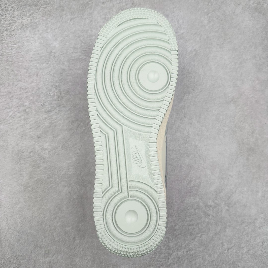 图片[9]-NK Air Force 1´07 Low 空军一号低帮百搭休闲运动板鞋 KS6896-222 柔软、弹性十足的缓震性能和出色的中底设计 横跨复古与现代的外型结合 造就出风靡全球 三十多年的Force 1 直到今天还深受青睐 尺码：36 36.5 37.5 38 38.5 39 40 40.5 41 42 42.5 43 44 44.5 45-选品中心