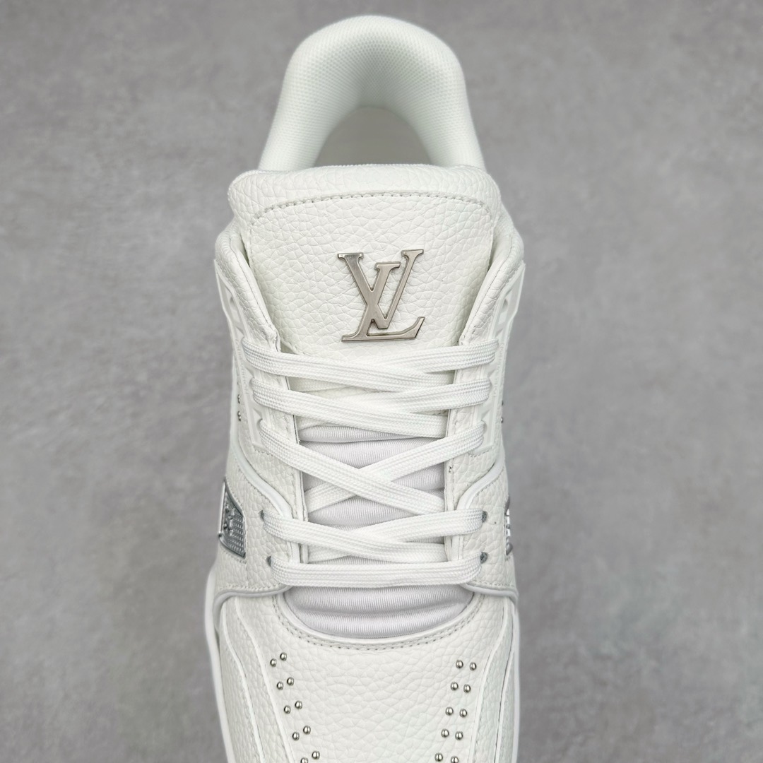 图片[5]-＃K1 Louis Vuitton Trainer lv时装走秀运动鞋 完美鞋型超高的清洁度 零毛边线头瑕疵 全套原楦原纸版原鞋开模 全网最具灵魂的版型 正确原装黄色鞋盒 正确中底印花 鞋面印花3D高频深度立体 全鞋电脑针车 紧密相连 针距密度一致 环保乳胶注塑鞋垫 厚度脚感还原原版 皮面裁剪部位 统一油边封口工艺 原装橡胶大底含胶量大底组合零偏差 专柜全套包装 防尘袋 说明书 质保卡 男女鞋 尺码：35 36 37 38 39 40 41 42 43 44 45-选品中心