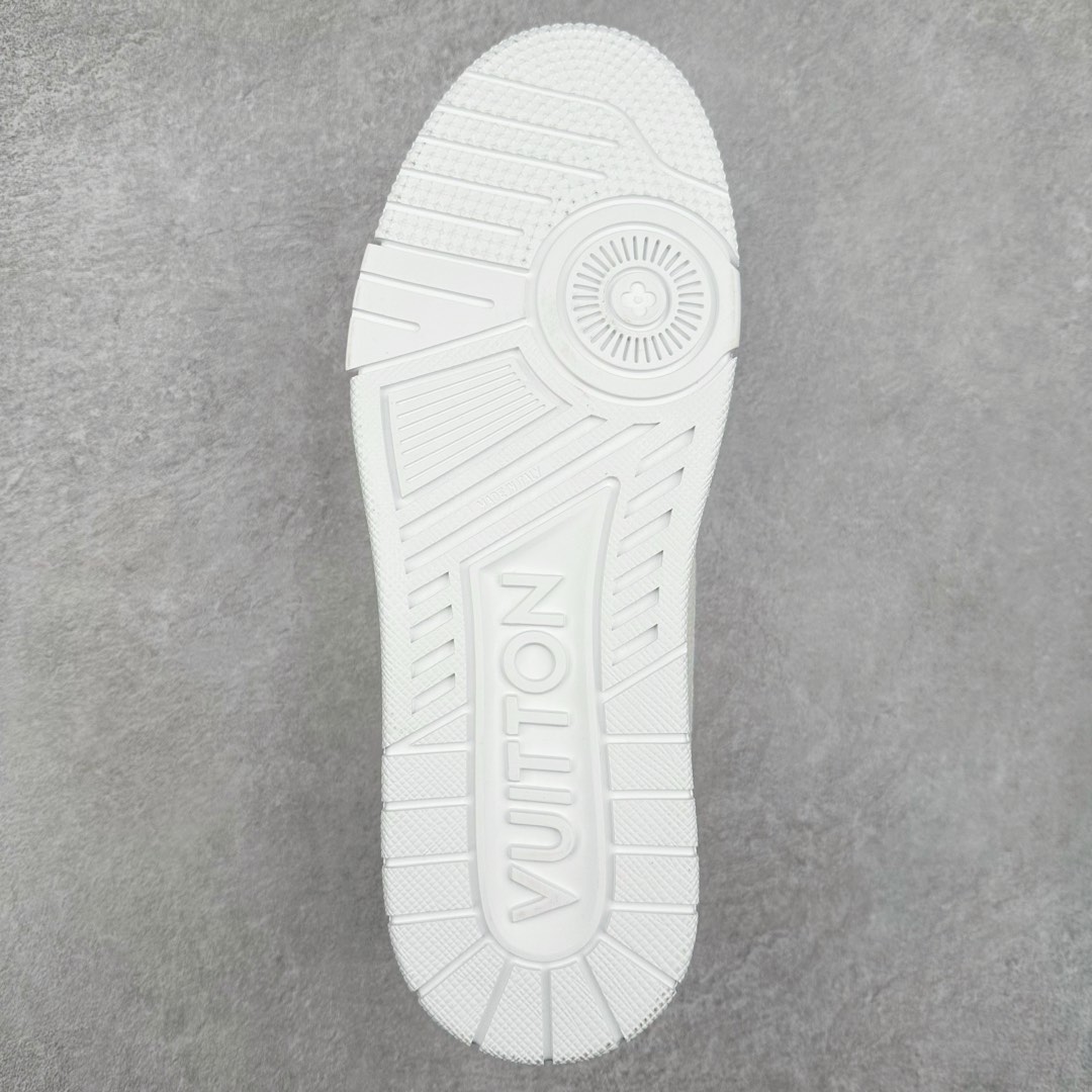 图片[9]-＃K1 Louis Vuitton Trainer lv时装走秀运动鞋 完美鞋型超高的清洁度 零毛边线头瑕疵 全套原楦原纸版原鞋开模 全网最具灵魂的版型 正确原装黄色鞋盒 正确中底印花 鞋面印花3D高频深度立体 全鞋电脑针车 紧密相连 针距密度一致 环保乳胶注塑鞋垫 厚度脚感还原原版 皮面裁剪部位 统一油边封口工艺 原装橡胶大底含胶量大底组合零偏差 专柜全套包装 防尘袋 说明书 质保卡 男女鞋 尺码：35 36 37 38 39 40 41 42 43 44 45-选品中心