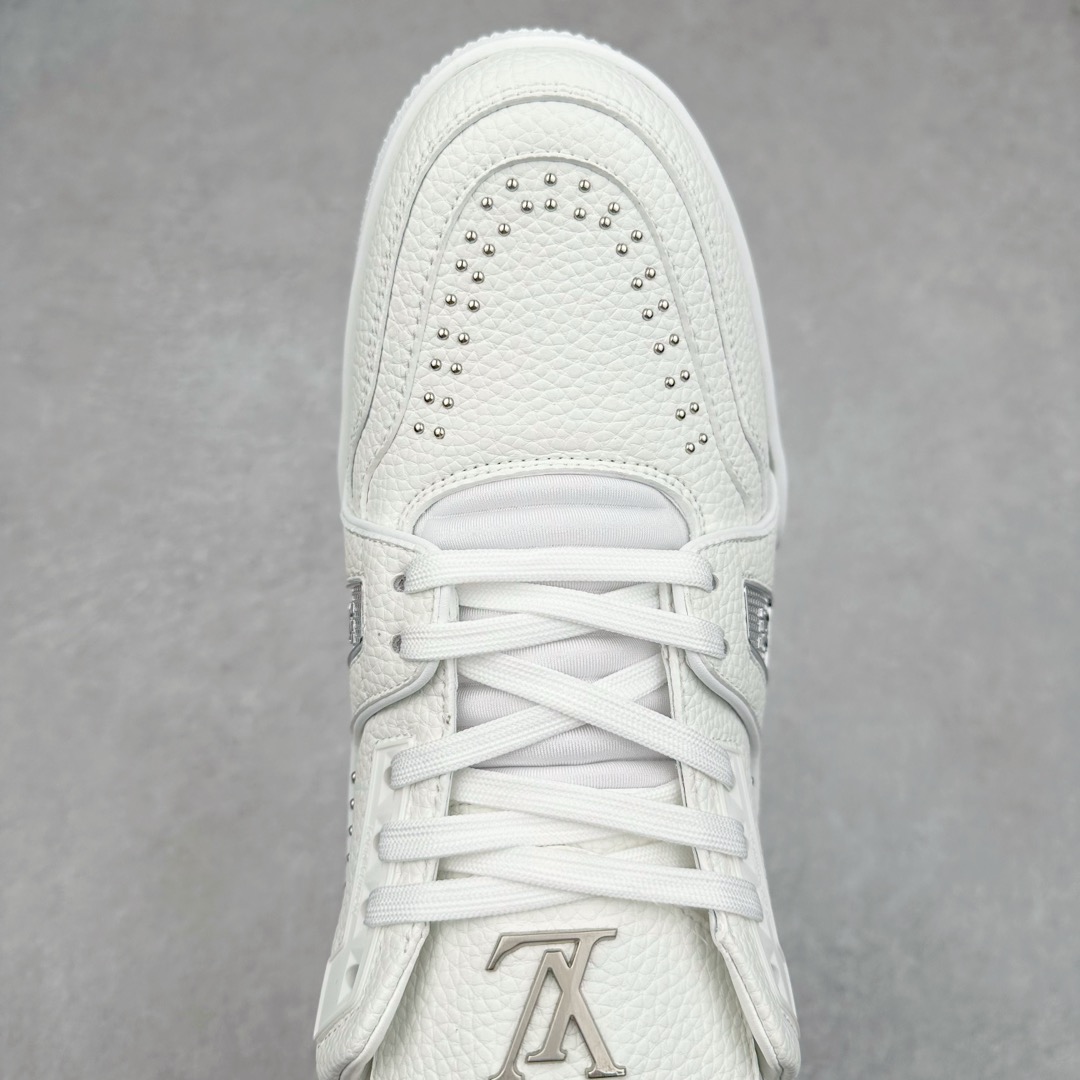 图片[4]-＃K1 Louis Vuitton Trainer lv时装走秀运动鞋 完美鞋型超高的清洁度 零毛边线头瑕疵 全套原楦原纸版原鞋开模 全网最具灵魂的版型 正确原装黄色鞋盒 正确中底印花 鞋面印花3D高频深度立体 全鞋电脑针车 紧密相连 针距密度一致 环保乳胶注塑鞋垫 厚度脚感还原原版 皮面裁剪部位 统一油边封口工艺 原装橡胶大底含胶量大底组合零偏差 专柜全套包装 防尘袋 说明书 质保卡 男女鞋 尺码：35 36 37 38 39 40 41 42 43 44 45-选品中心