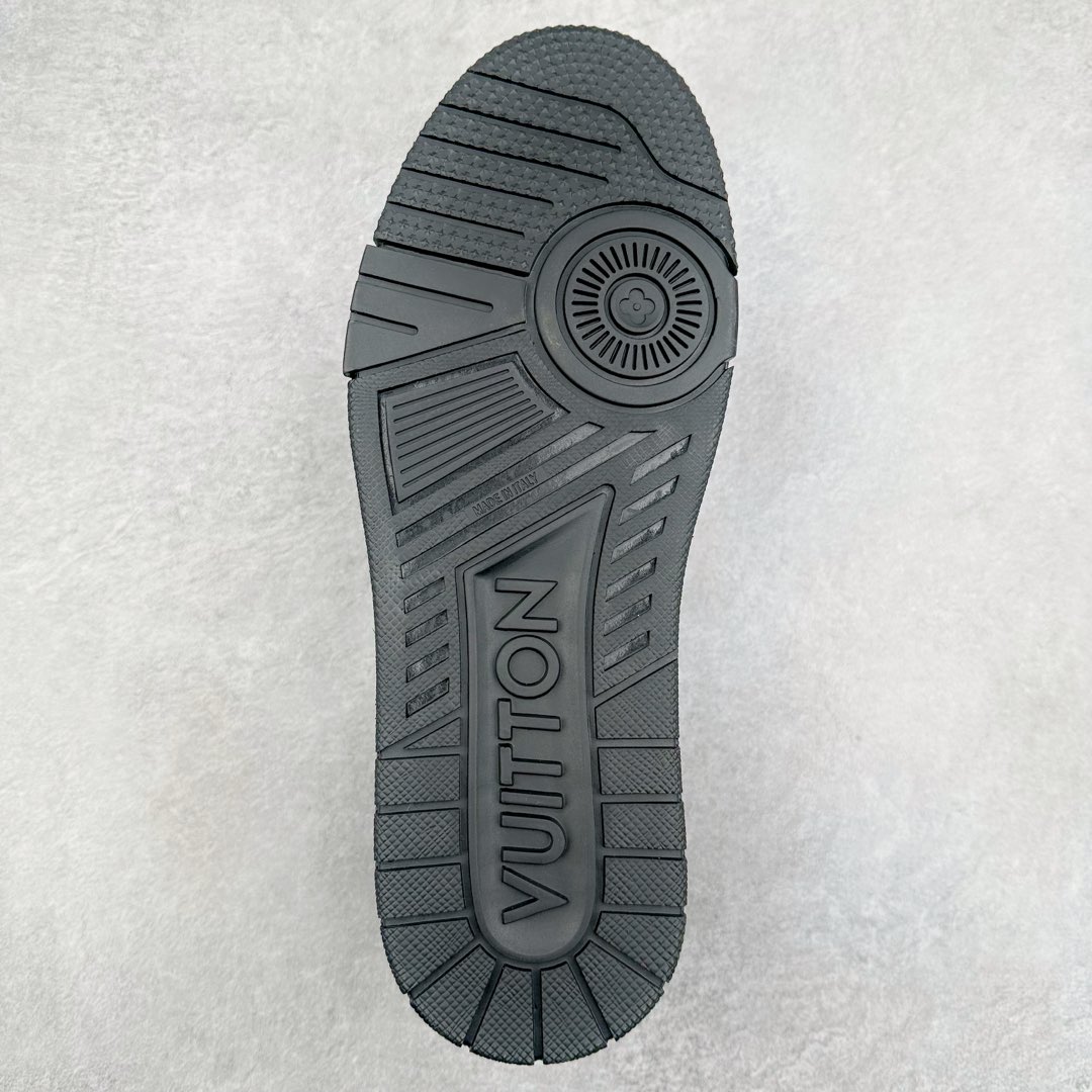 图片[9]-＃K1 Louis Vuitton Trainer lv时装走秀运动鞋 完美鞋型超高的清洁度 零毛边线头瑕疵 全套原楦原纸版原鞋开模 全网最具灵魂的版型 正确原装黄色鞋盒 正确中底印花 鞋面印花3D高频深度立体 全鞋电脑针车 紧密相连 针距密度一致 环保乳胶注塑鞋垫 厚度脚感还原原版 皮面裁剪部位 统一油边封口工艺 原装橡胶大底含胶量大底组合零偏差 专柜全套包装 防尘袋 说明书 质保卡 男女鞋 尺码：35 36 37 38 39 40 41 42 43 44 45-选品中心